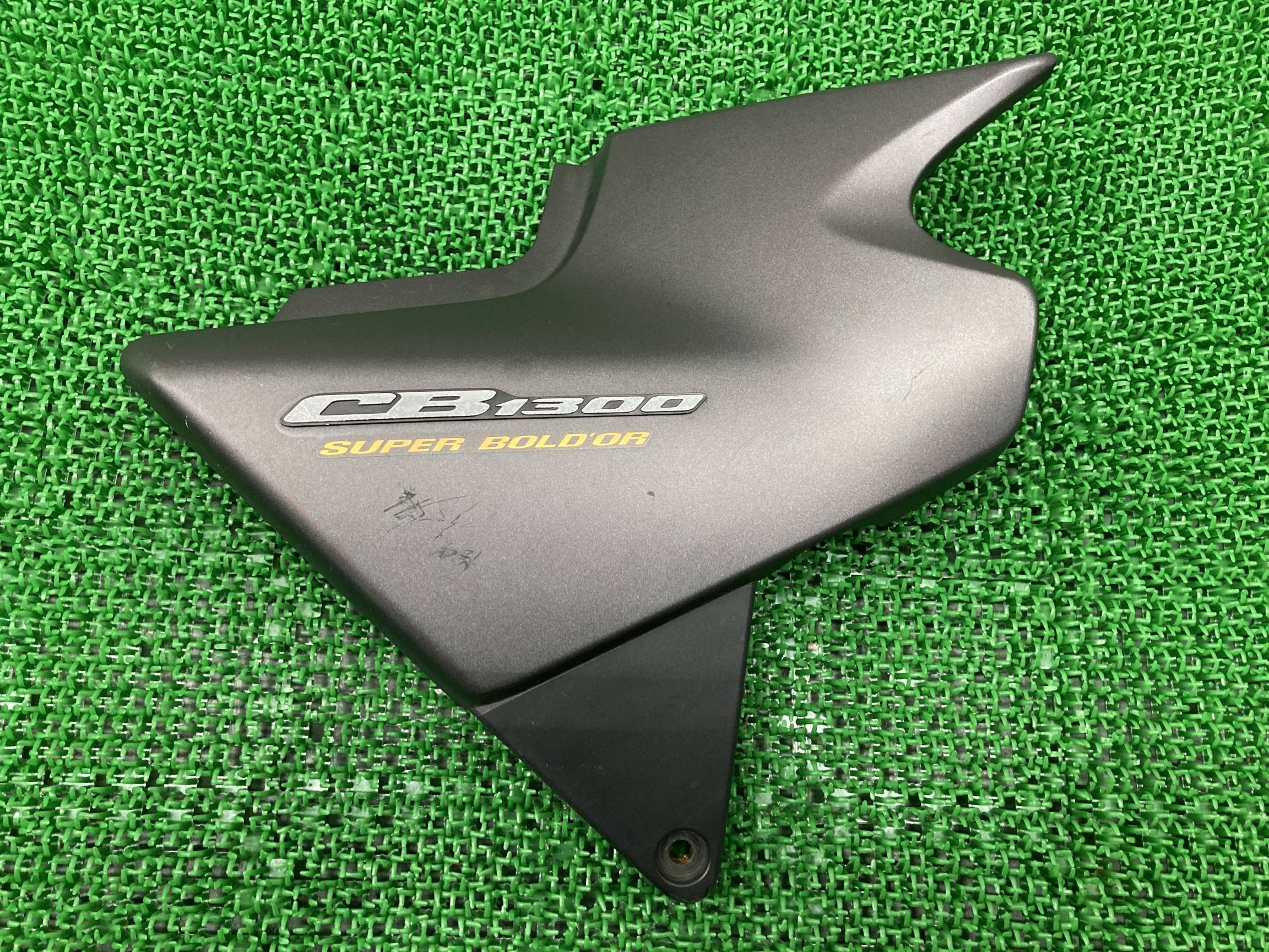 CB1300SB サイドカバー 右 ガンM MEJ ホンダ 純正 バイク 部品 SC54 前期 中期 03-08年 CB1300SF 車検 Genuine 【中古】 Mm 8,614円