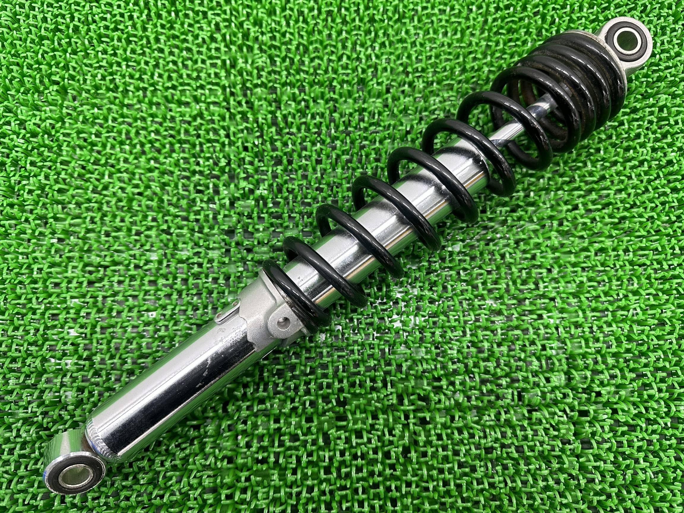 グラストラッカービッグボーイ リアサスペンション 片側 スズキ 純正 バイク 部品 NJ47A NJ4BA ピッチ380mm ノーマルリアショック 曲がり無し 即日発送 車検 Genuine 【中古】 Gp
