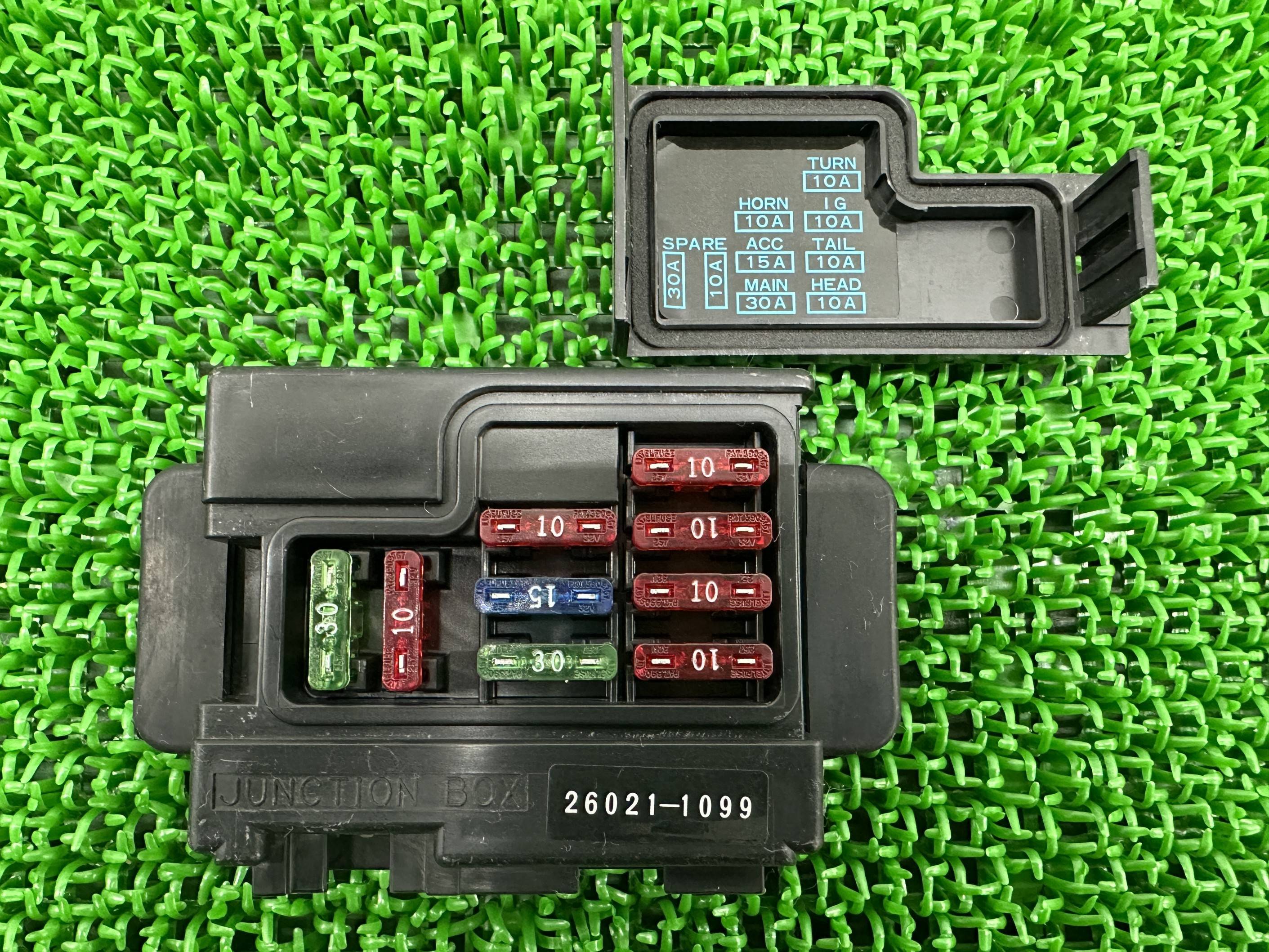 ゼファーカイ ヒューズボックス 26021-1099 カワサキ 純正 バイク 部品 ZR400G ジャンクションボックス 機能的問題なし ゼファー750 ゼファー1100 車検 Genuine 【中古】 yI｜ティーエスパーツ　店
