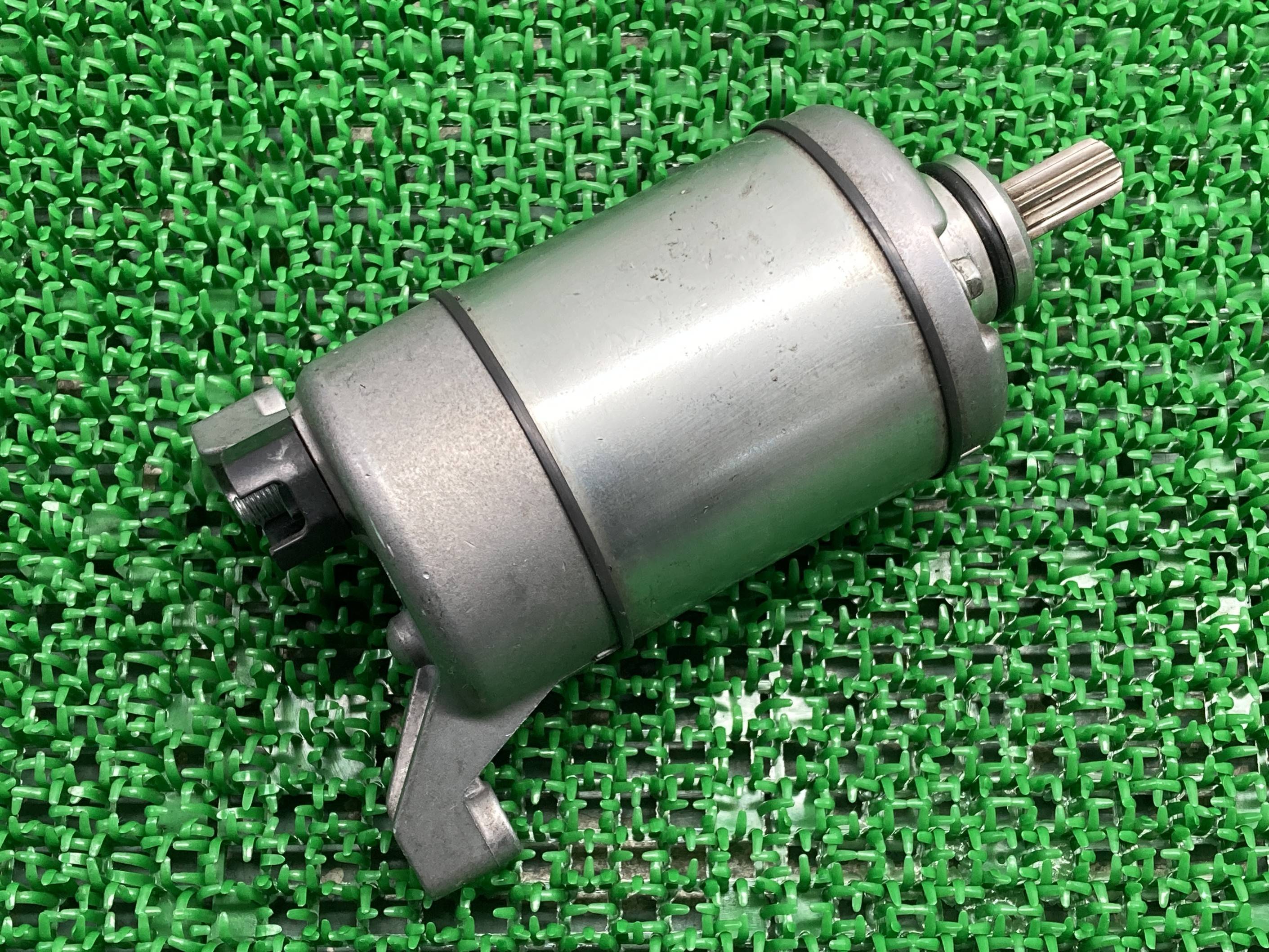 XVS1300CU セルモーター SM17 ヤマハ 純正 バイク 部品 VP33N ジャンク スターターモーター 部品取りに 品薄 車検 Genuine 【中古】 wT