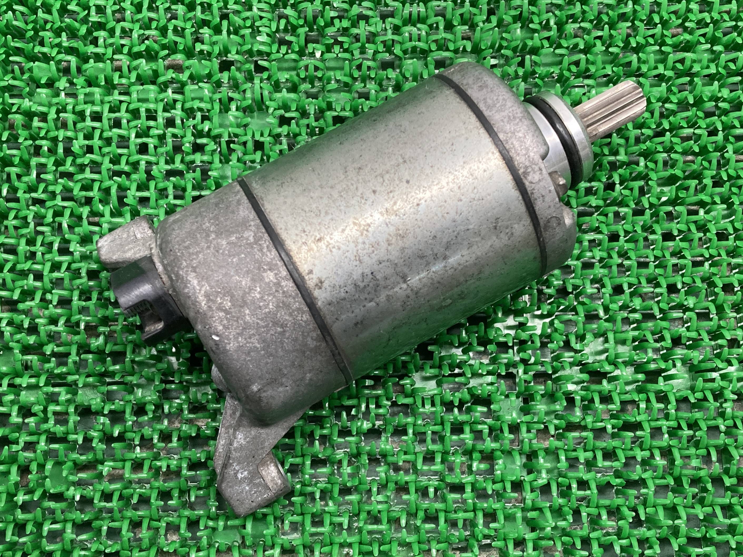 XVS1300CU セルモーター SM17 ヤマハ 純正 バイク 部品 VP33N ジャンク スターターモーター 部品取りに 希少品 車検 Genuine 【中古】 Hr