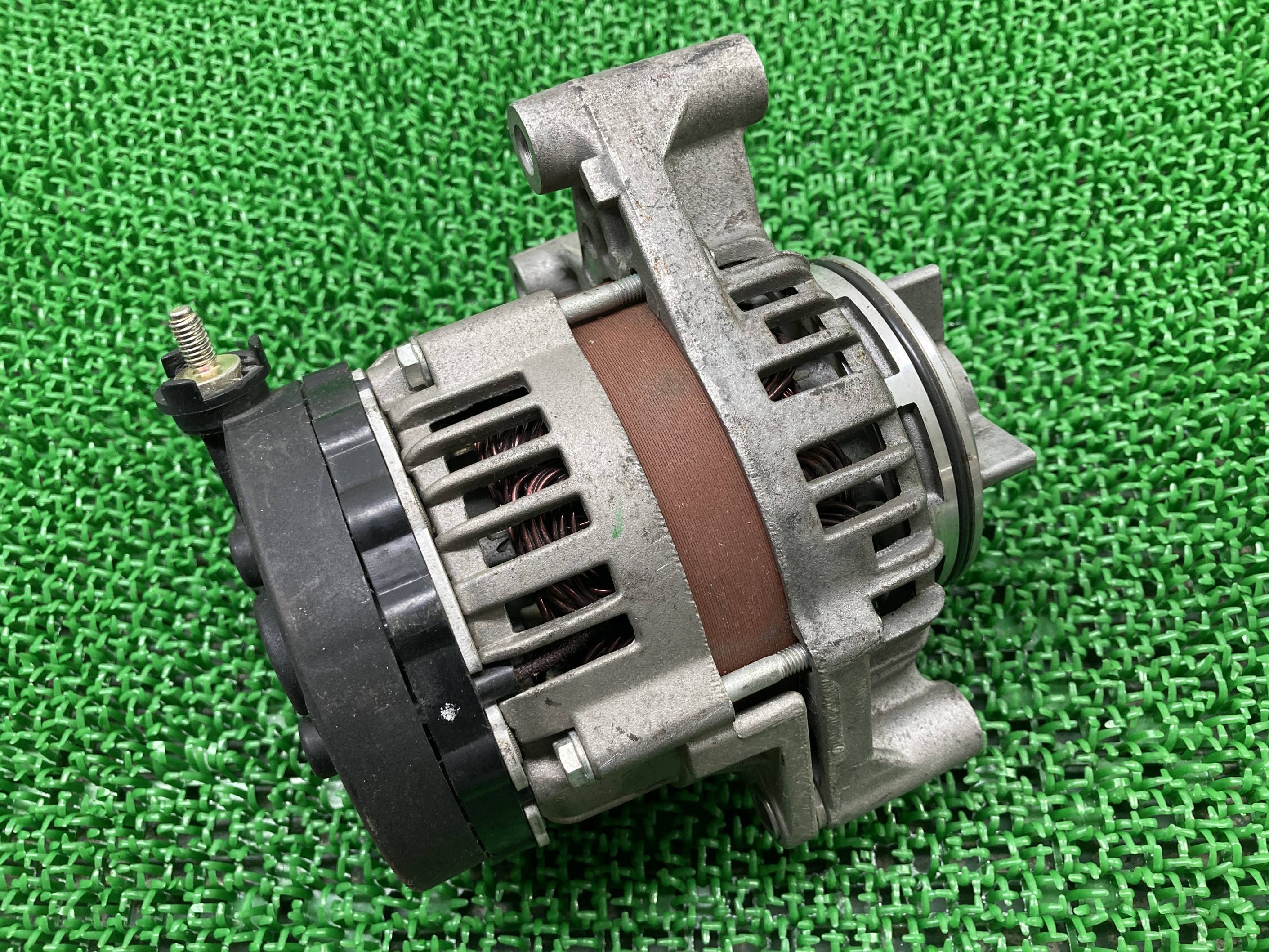 K1600GT ジェネレーター 12.31-7 701 566 BMW 純正 バイク 部品 12317701566 オルタネーター ダイナモ 機能的問題なし 品薄 車検 Genuine 【中古】 Zt|ティーエスパーツ 店