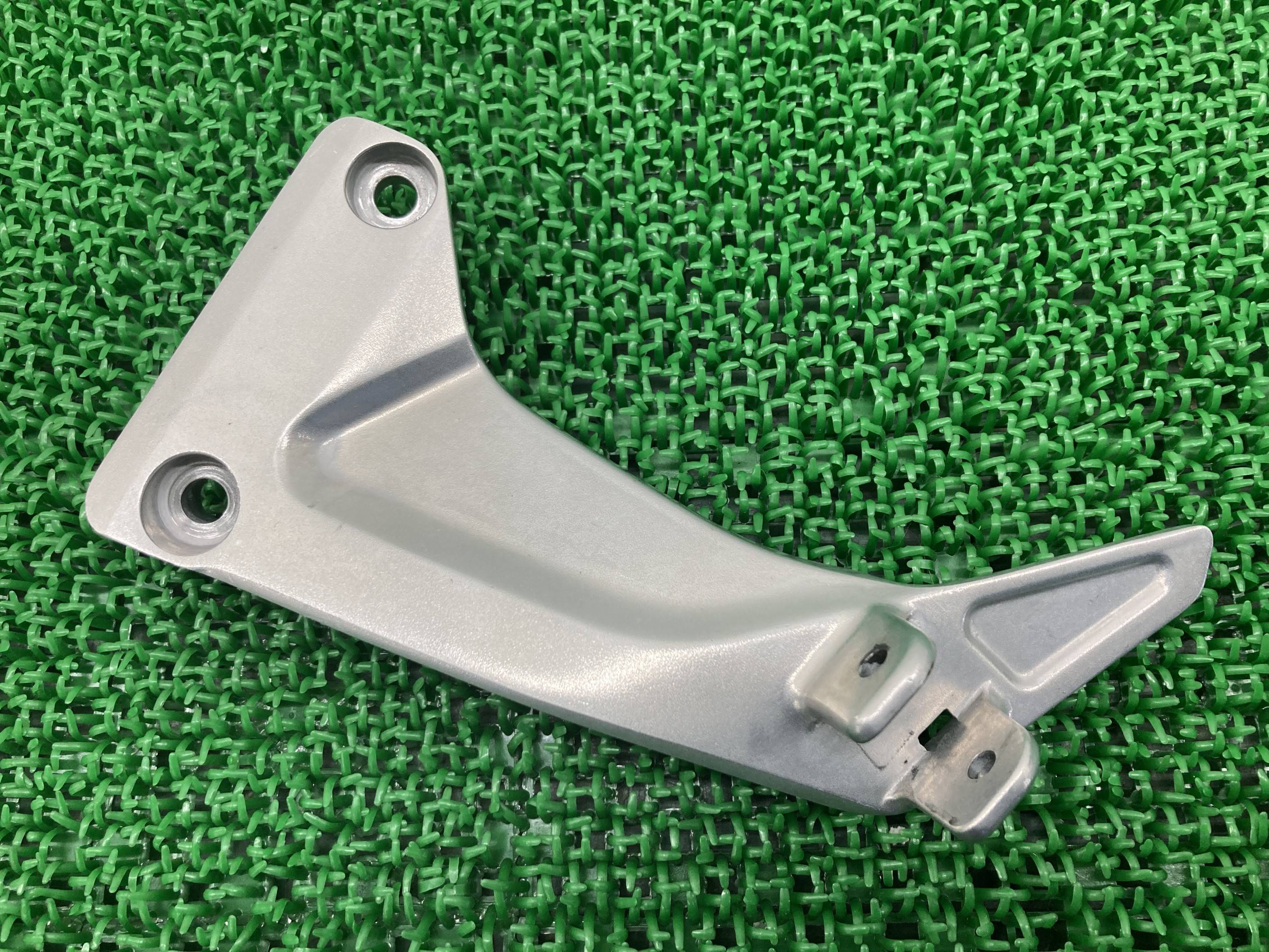CB1300SF タンデムステップホルダー 左 MEJ ホンダ 純正 バイク 部品 SC54 前期 CB1300SB コンディション良好 曲がりなし 車検 Genuine 【中古】 Wt