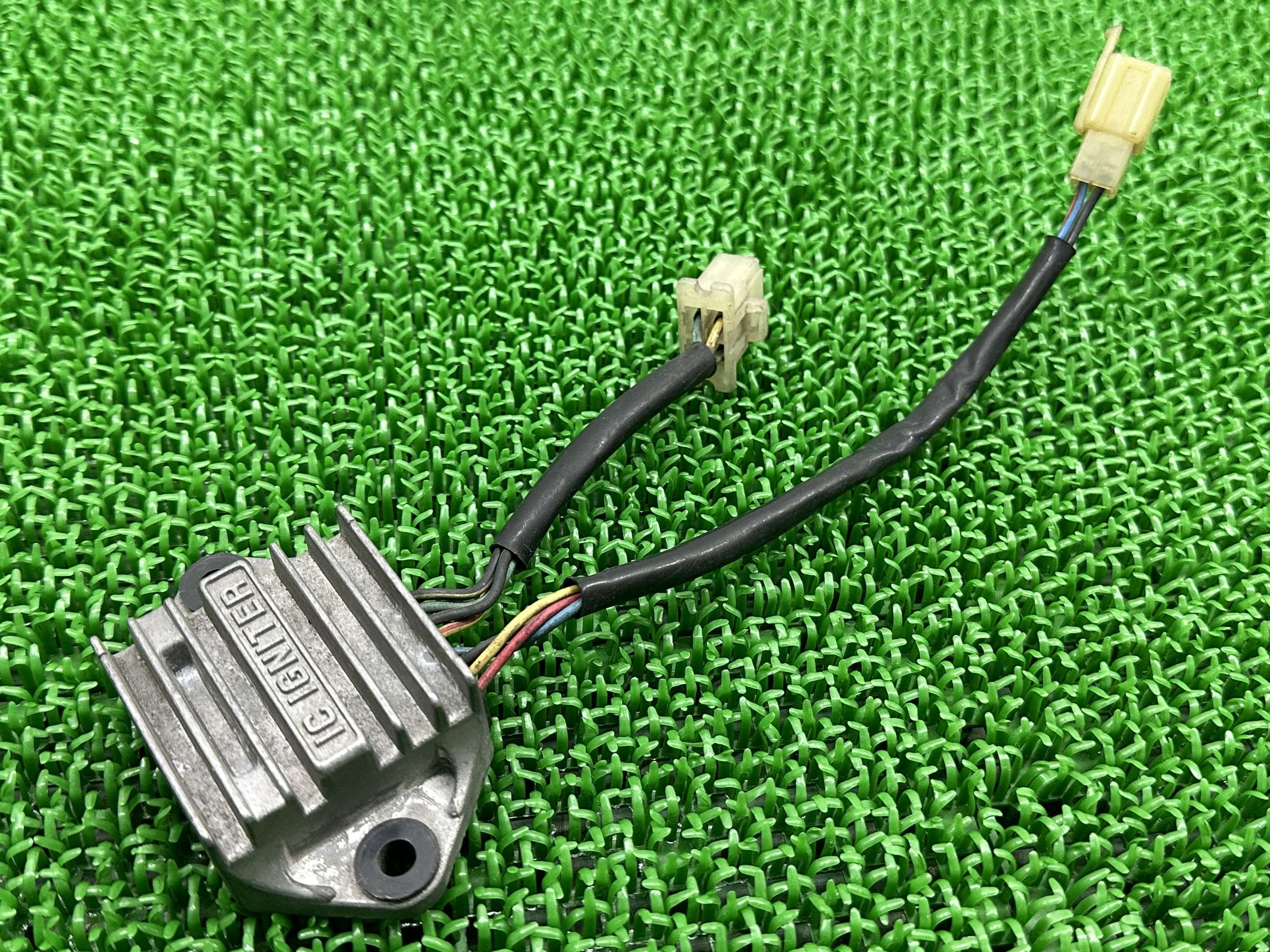 Z400FX イグナイター カワサキ 純正 バイク 部品 KZ400E Z550FX CDI スパークユニット 機能的問題なし 車検 Genuine 【中古】 rG