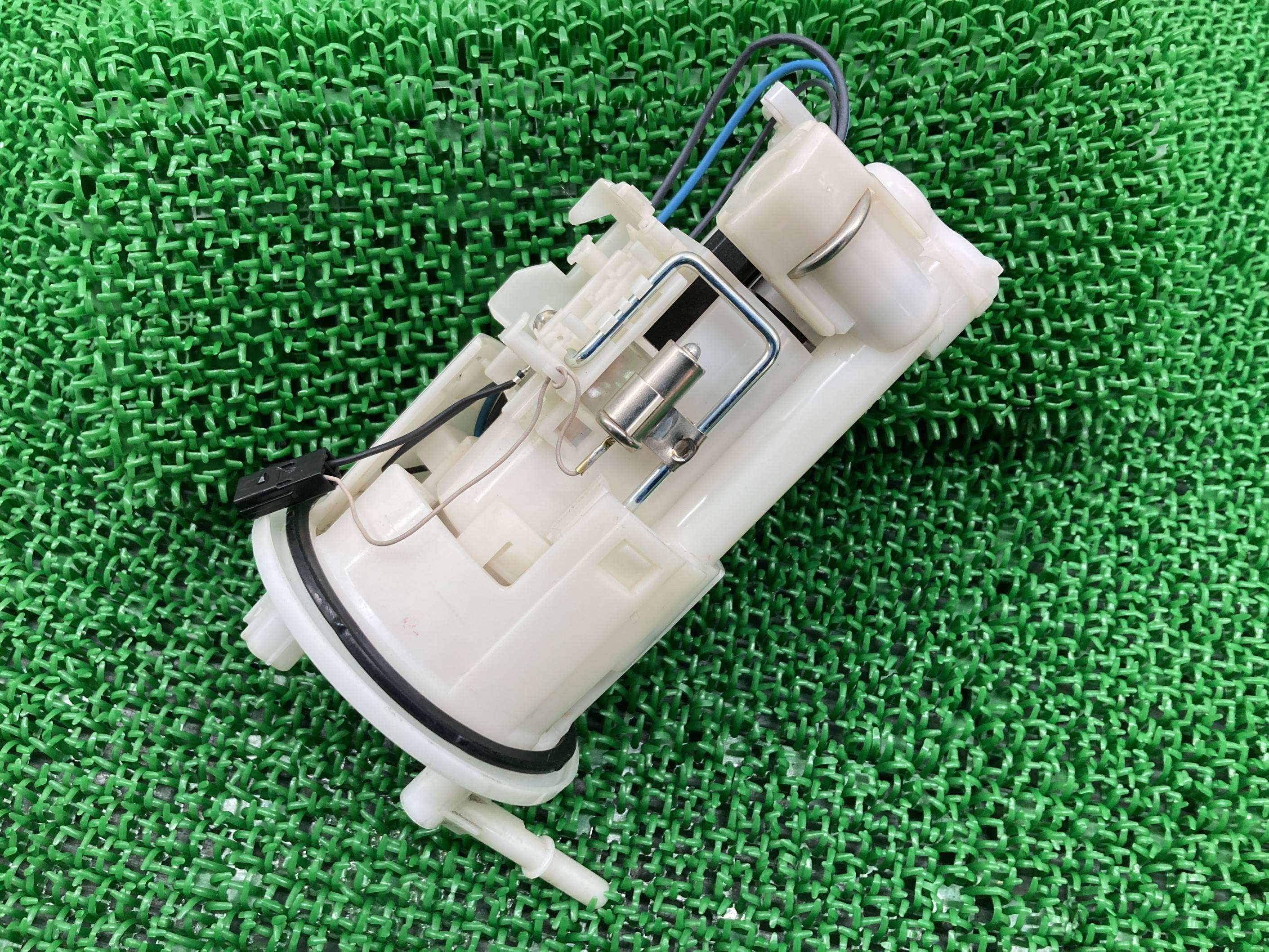 YZF-R1 フューエルポンプ 14B/101962-5320 ヤマハ 純正 バイク 部品 RN22 14B 101962-5320 燃料ポンプ 機能的問題なし 割れ欠け無し 車検 Genuine 【中古】 Nw