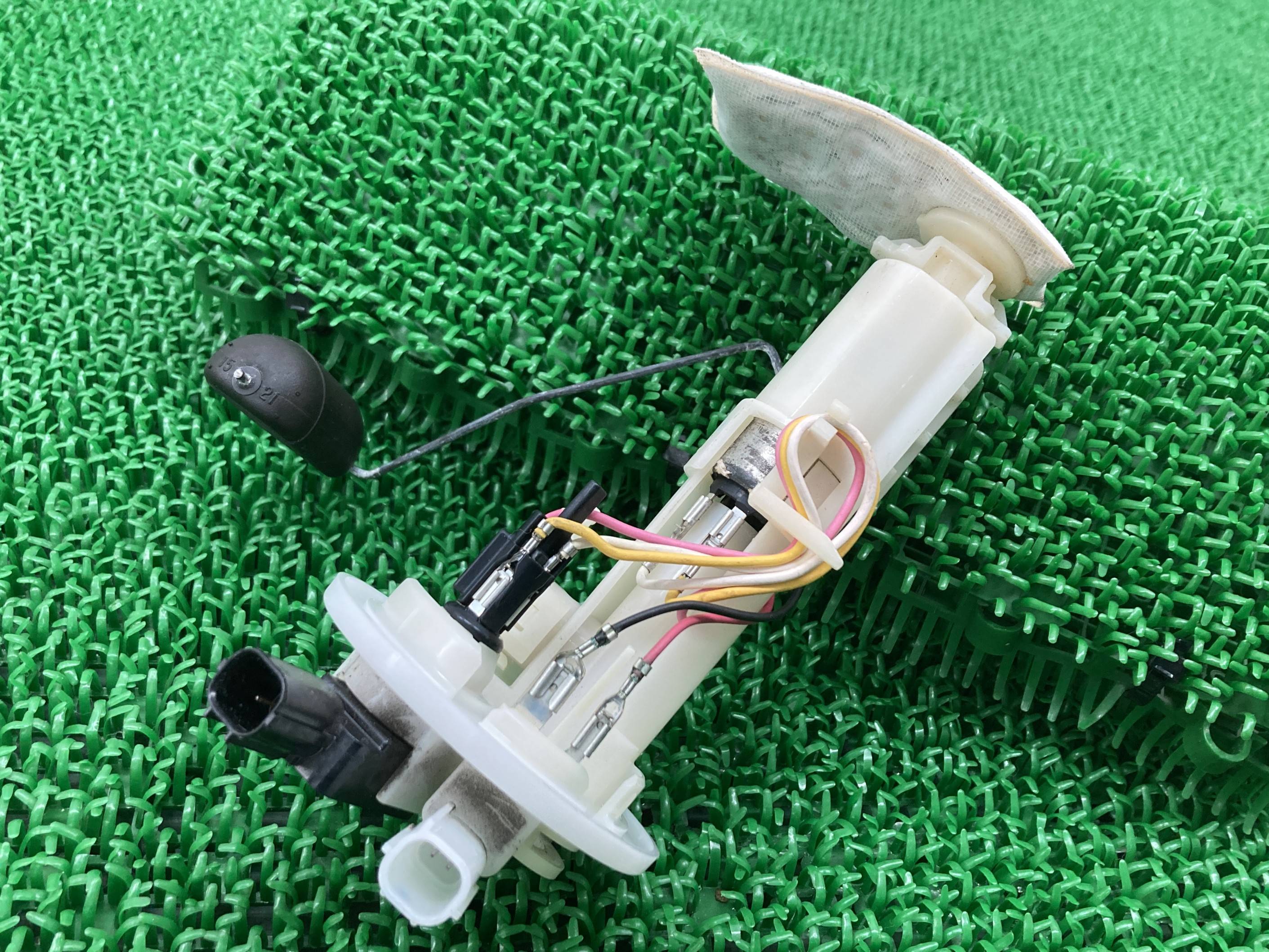 トリシティ125 フューエルポンプ 2CM ヤマハ 純正 バイク 部品 SEC1J SE82Ｊ フューエルセンサー 燃料ポンプ 機能的問題なし 車検 Genuine 【中古】 nH