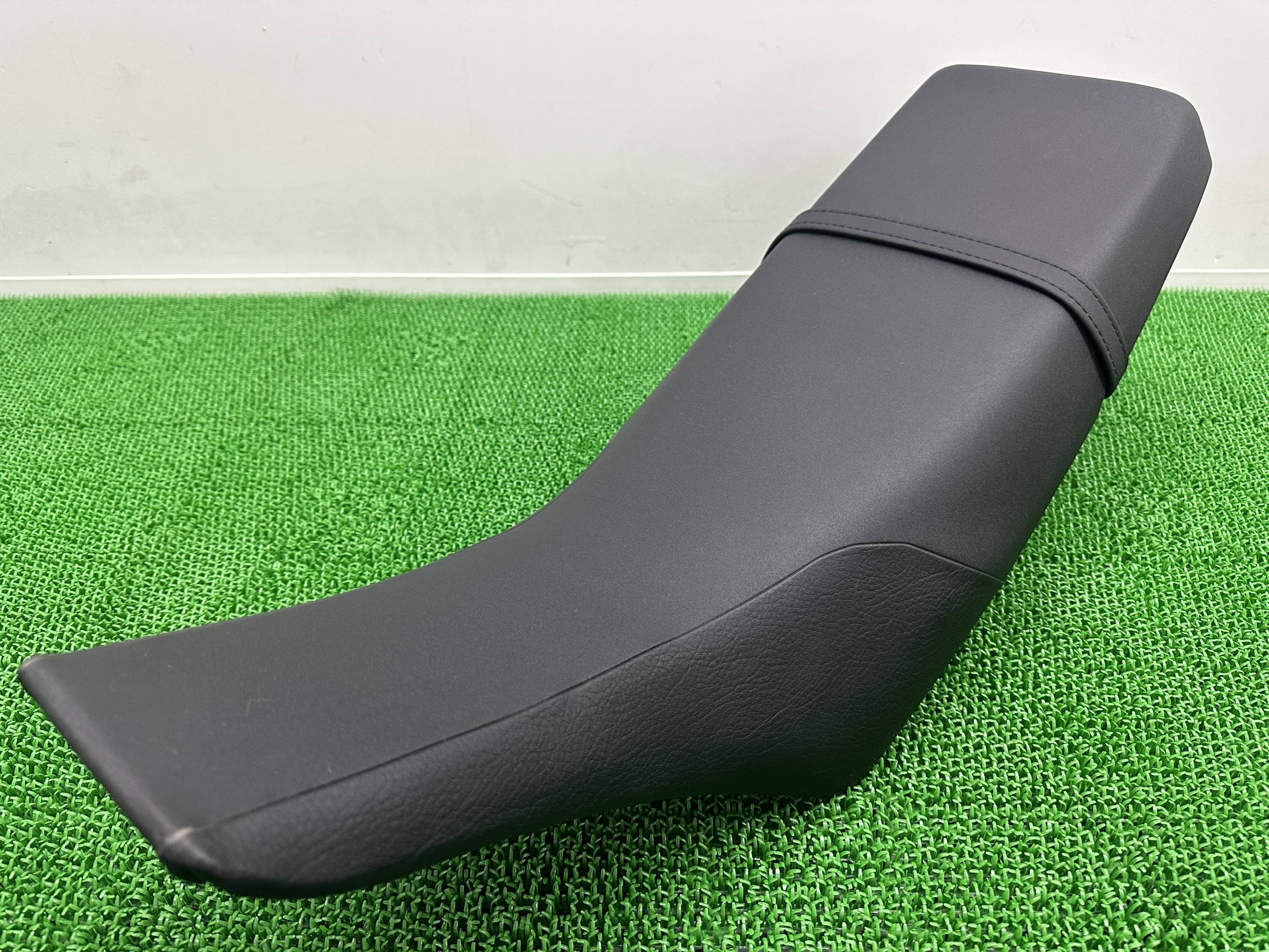 TW200 TW225 シート 2JX ヤマハ 純正 バイク 部品 DG07J DG09J ノーマルダブルシート シートバンド コンディション良好 車検 Genuine 【中古】 mB|ティーエスパーツ 店