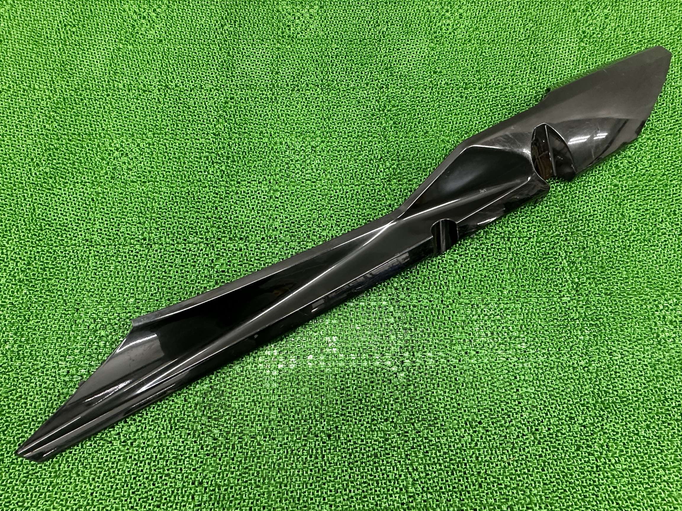 マグザム ロアカウル 左 黒 1B7 ヤマハ 純正 バイク 部品 SG17J SG21J MAXAM サイドアンダーカウル 修復素材やペイント素材に 車検 Genuine 【中古】 Qf
