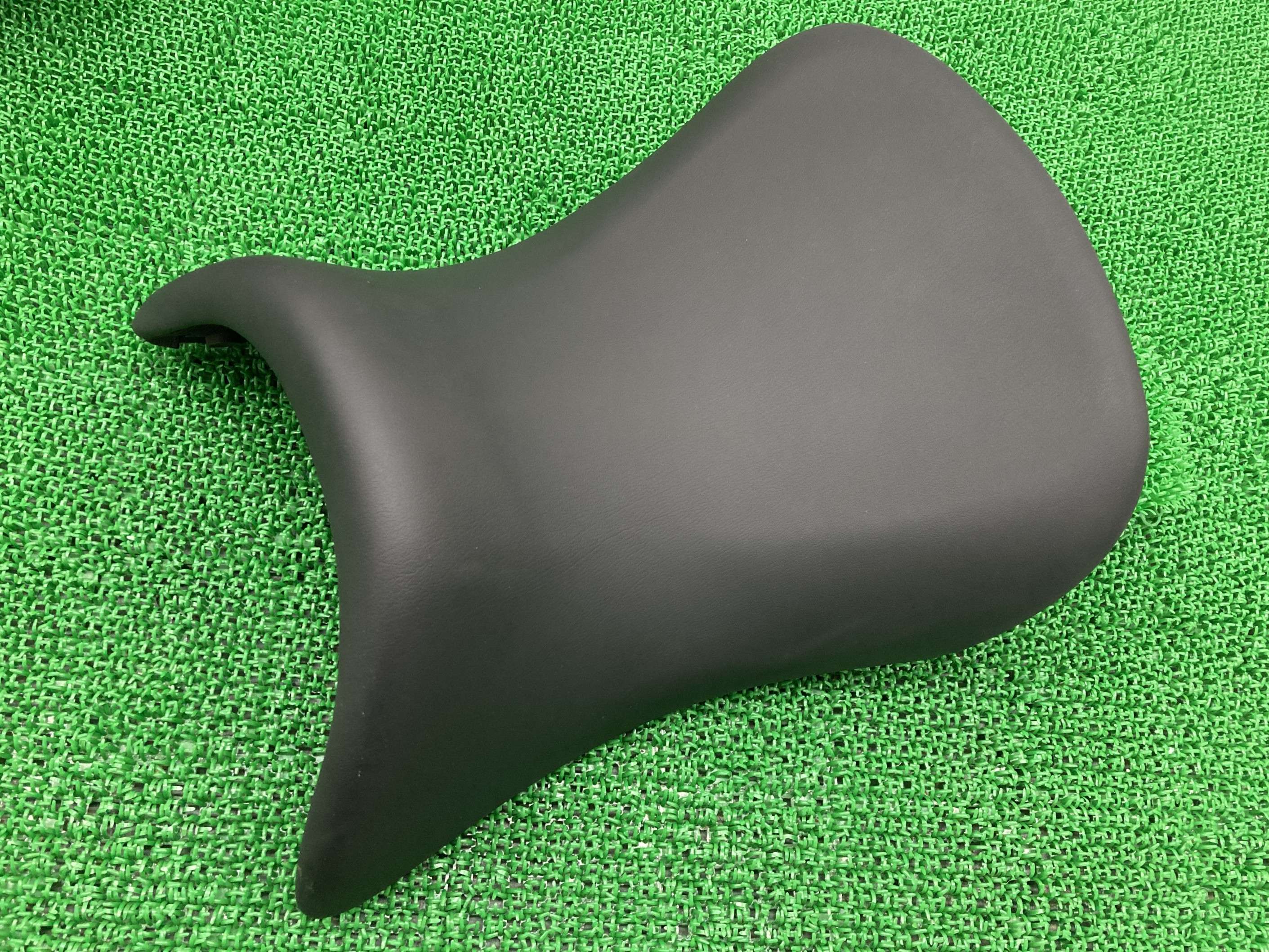 R1200RT シート 0632-7 681 684 BMW 純正 バイク 部品 0632-7681684 メインシート アンコ抜き済品薄 破れ無し 品薄 車検 Genuine 【中古】 Su|ティーエスパーツ 店