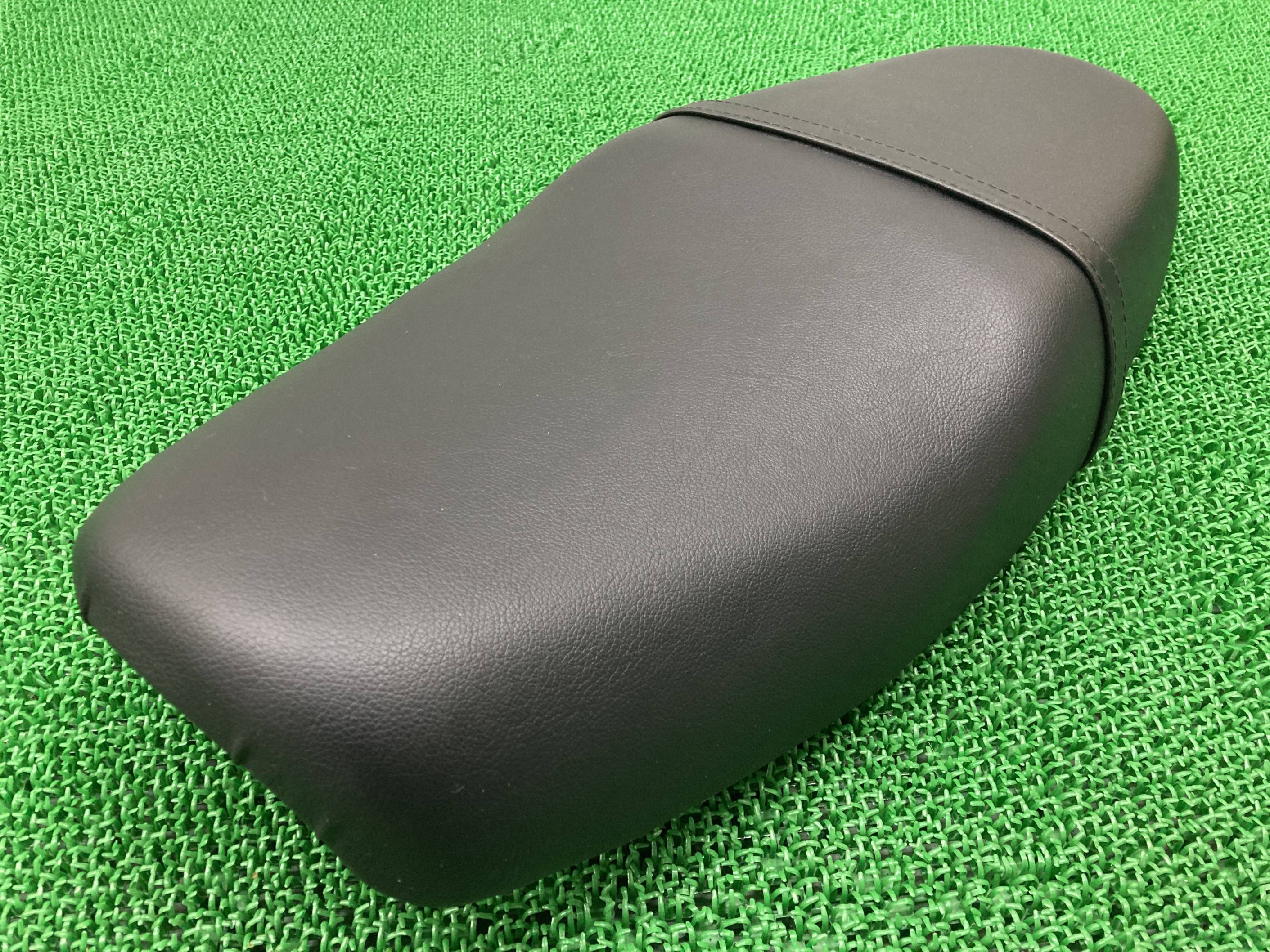 テンプター400 シート 07F スズキ 純正 バイク 部品 NK43A TEMPTER シートバンド 破れ無し 品薄 車検 Genuine 【中古】 fQ｜ティーエスパーツ　店