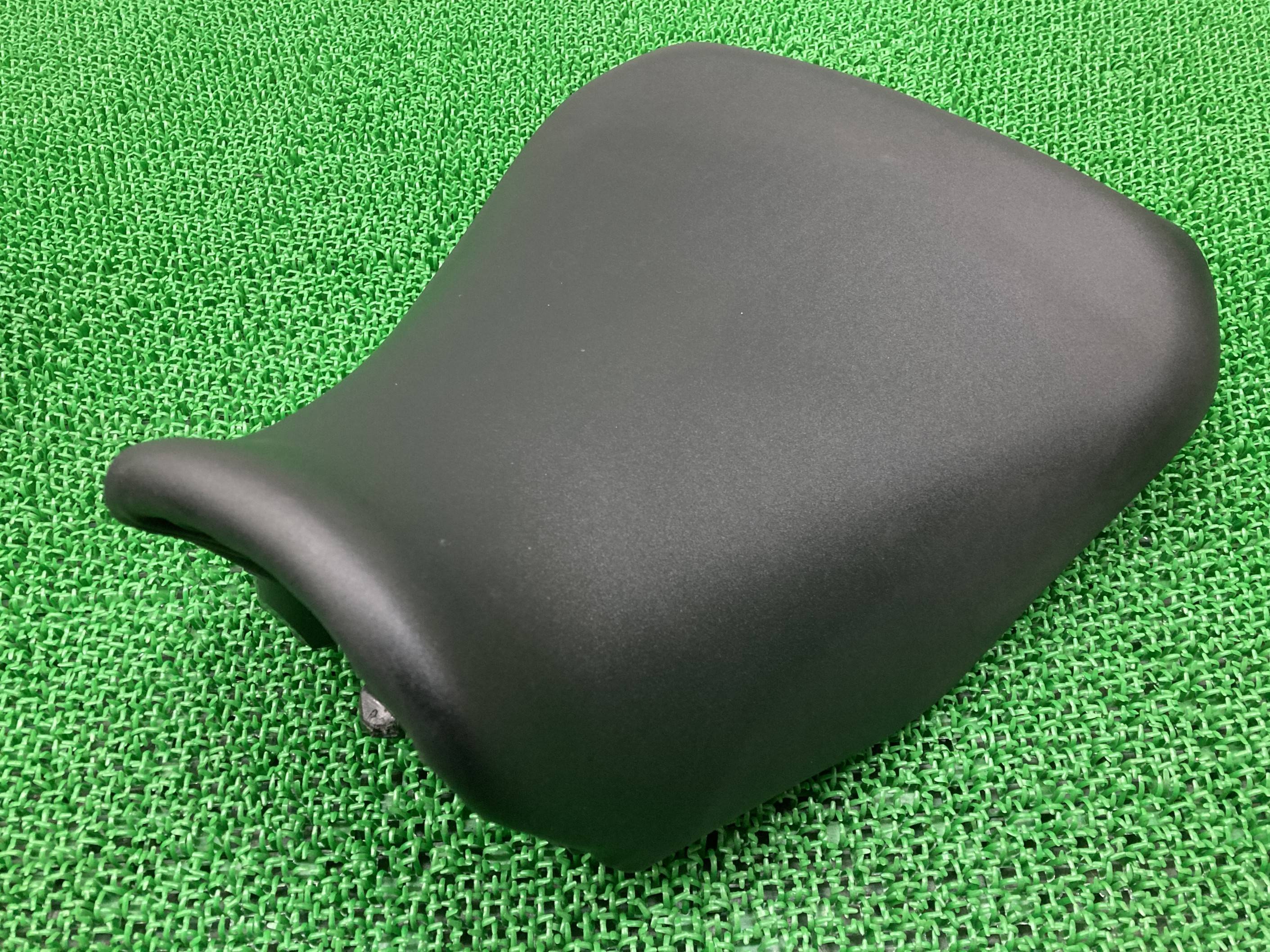 MT-09トレーサー フロントシート 2PP ヤマハ 純正 バイク 部品 RN36J メインシート コンディション良好 破れ無し 車検 Genuine 【中古】 Eh