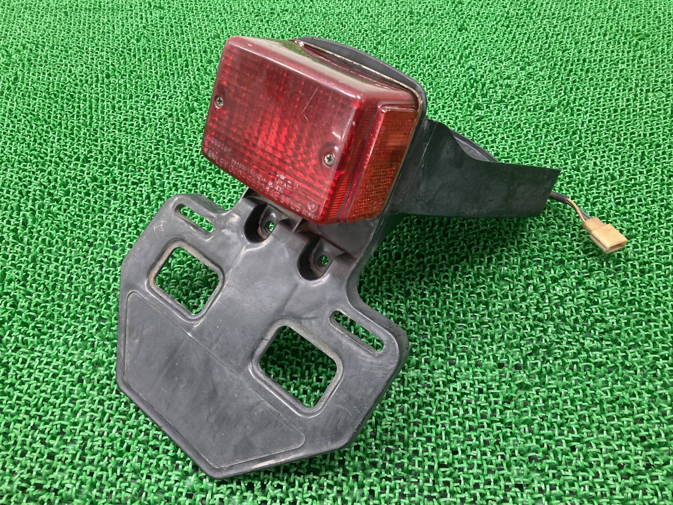 RZ350 リアフェンダー 4L0 ヤマハ 純正 バイク 部品 4U0 RZ250 4L3 当時物 ナンバーステー 車検 Genuine 【中古】 tE｜ティーエスパーツ　店