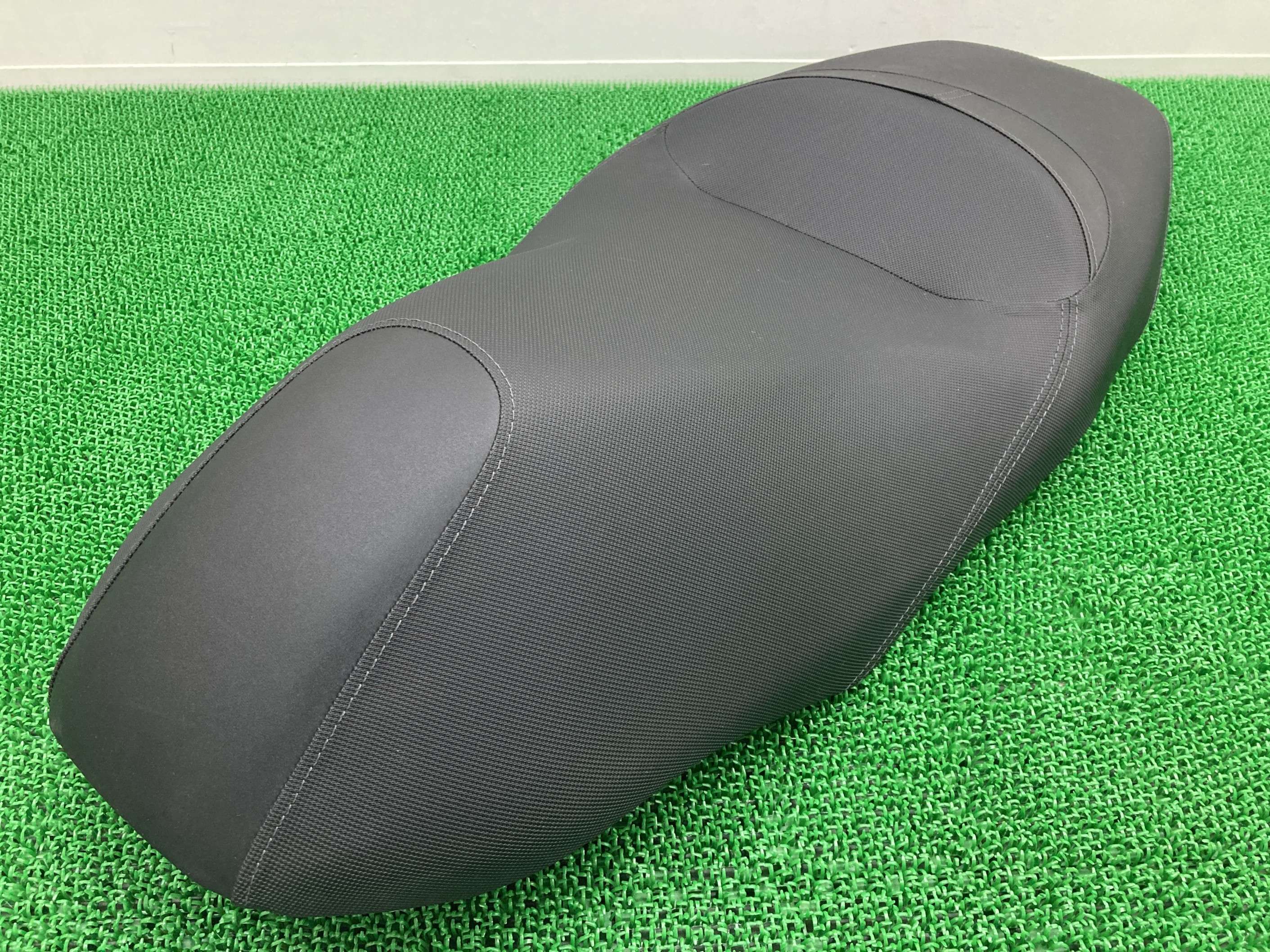 XMAX シート B74 ヤマハ 純正 バイク 部品 SG42J X-MAX ノーマルメッシュシート 破れ無し 品薄 車検 Genuine 【中古】 Mf