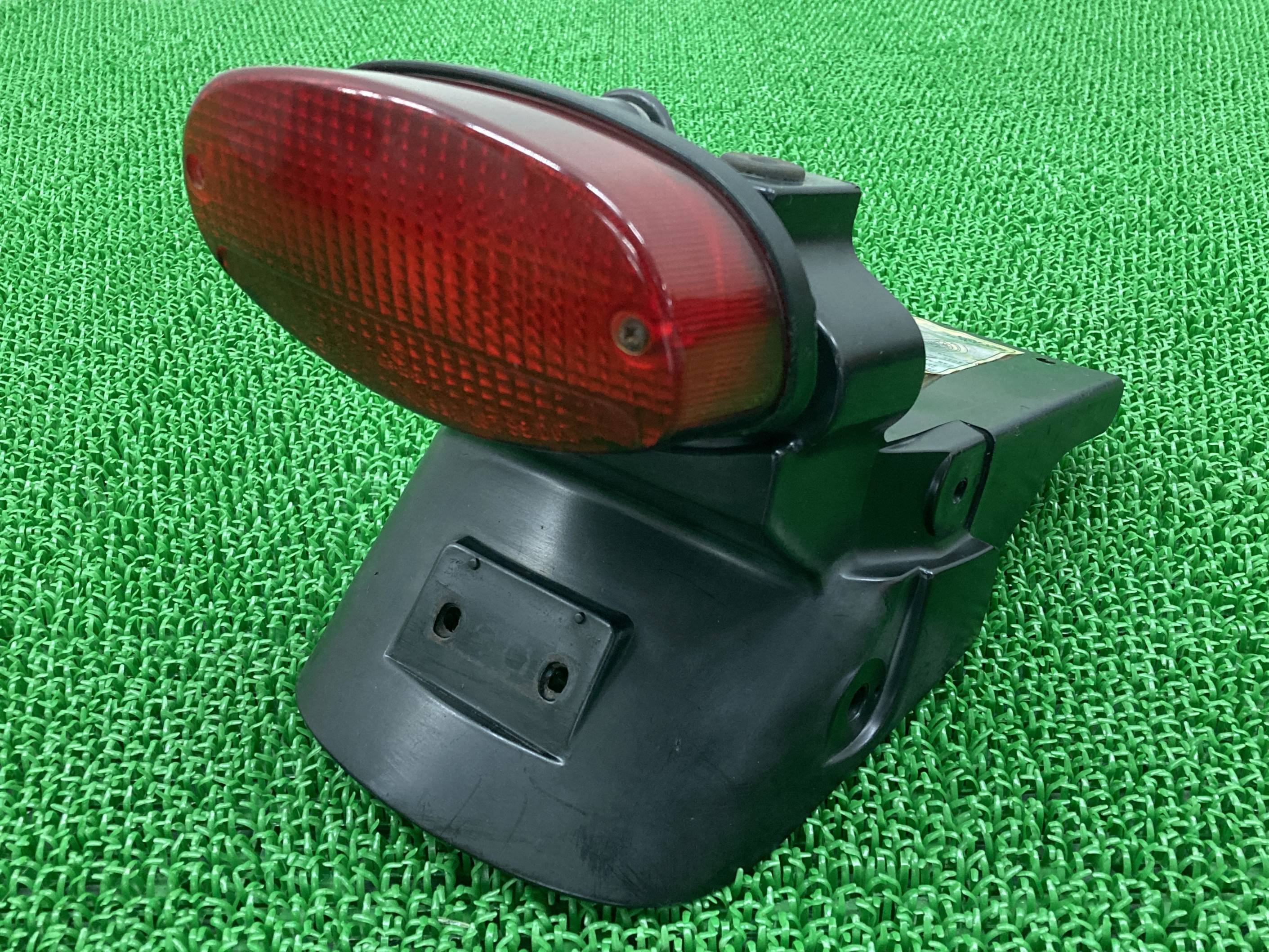 バリオス バリオス2 リアフェンダー 35023-1318 カワサキ 純正 バイク 部品 ZR250A ZR250B バリオス2 テールランプ コケキズ無し 車検 Genuine 【中古】 Ds