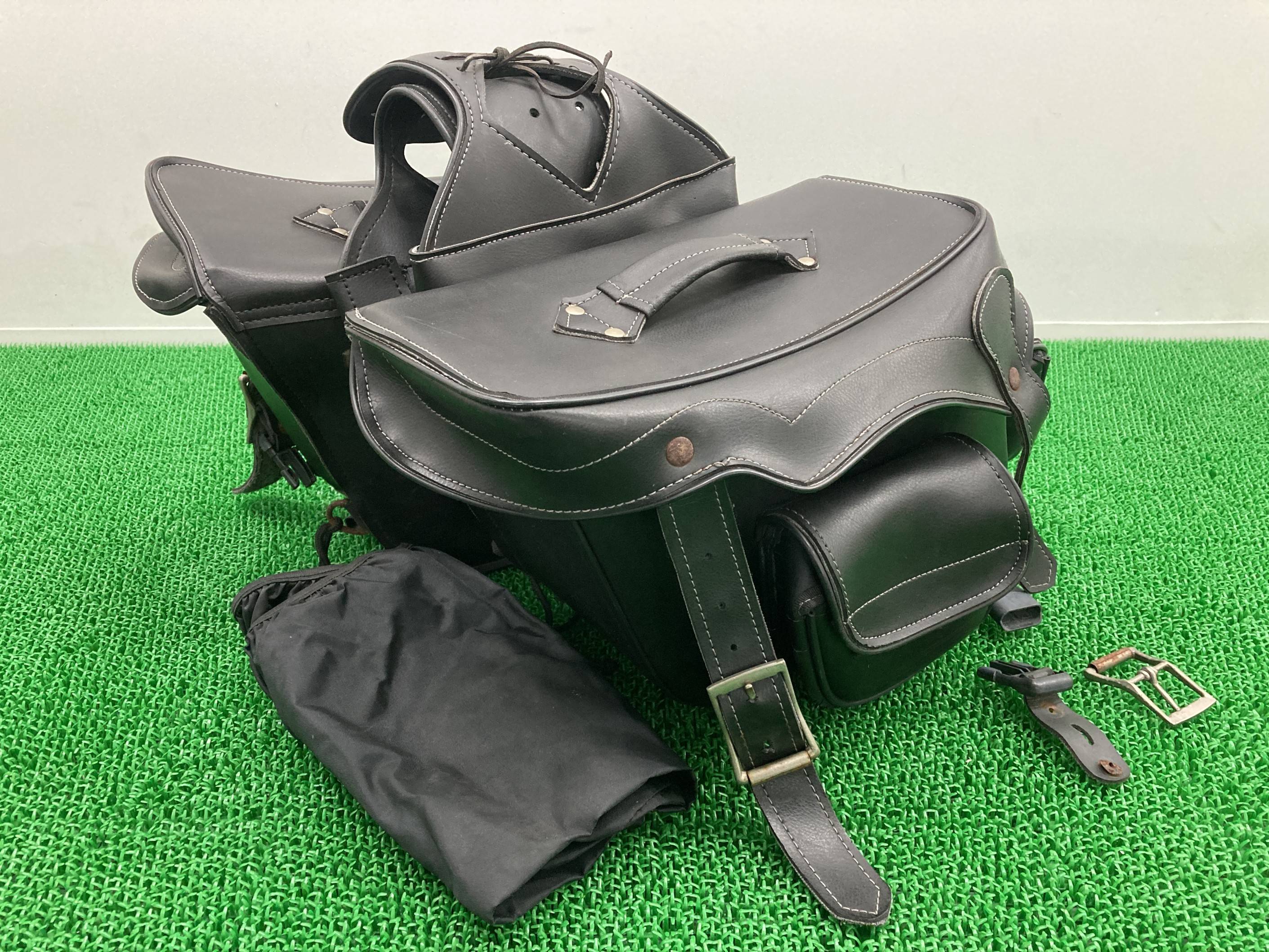 汎用 サイドバッグ 左右 社外 バイク 部品 アメリアン ポケット付き ハーレー スティード バルカン ドラッグスターなどに ドラッグスター400 スティード400 バルカン400 マグナ50 ドラッグスター400クラシック ジャズ シャドウ400 【中古】 Jh