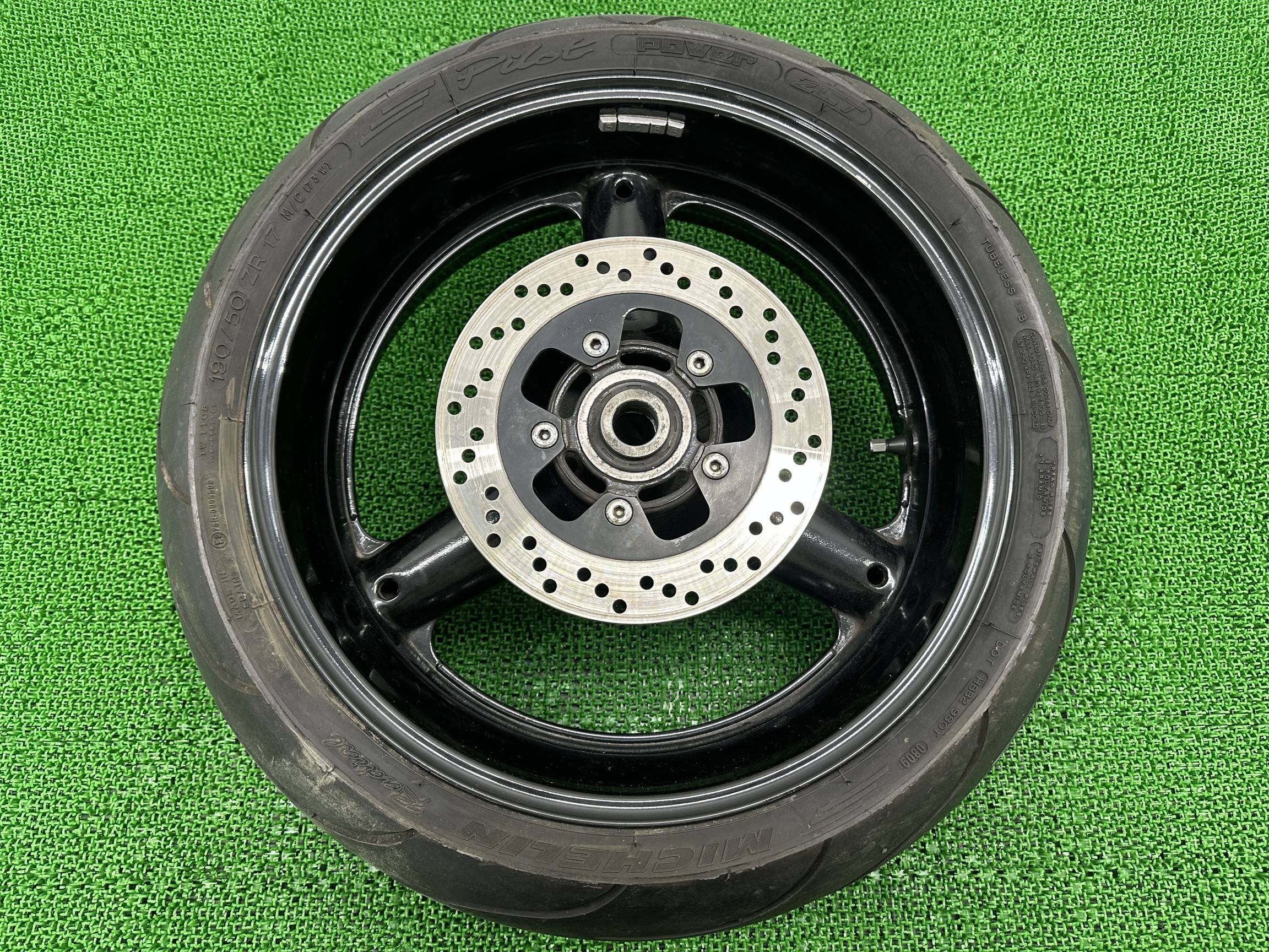 GSX1300Rハヤブサ リアホイール スズキ 純正 バイク 部品 GW71A 隼 17X6.00 ハブ リアスプロケット リアディスク 車検 Genuine 【中古】 Vi