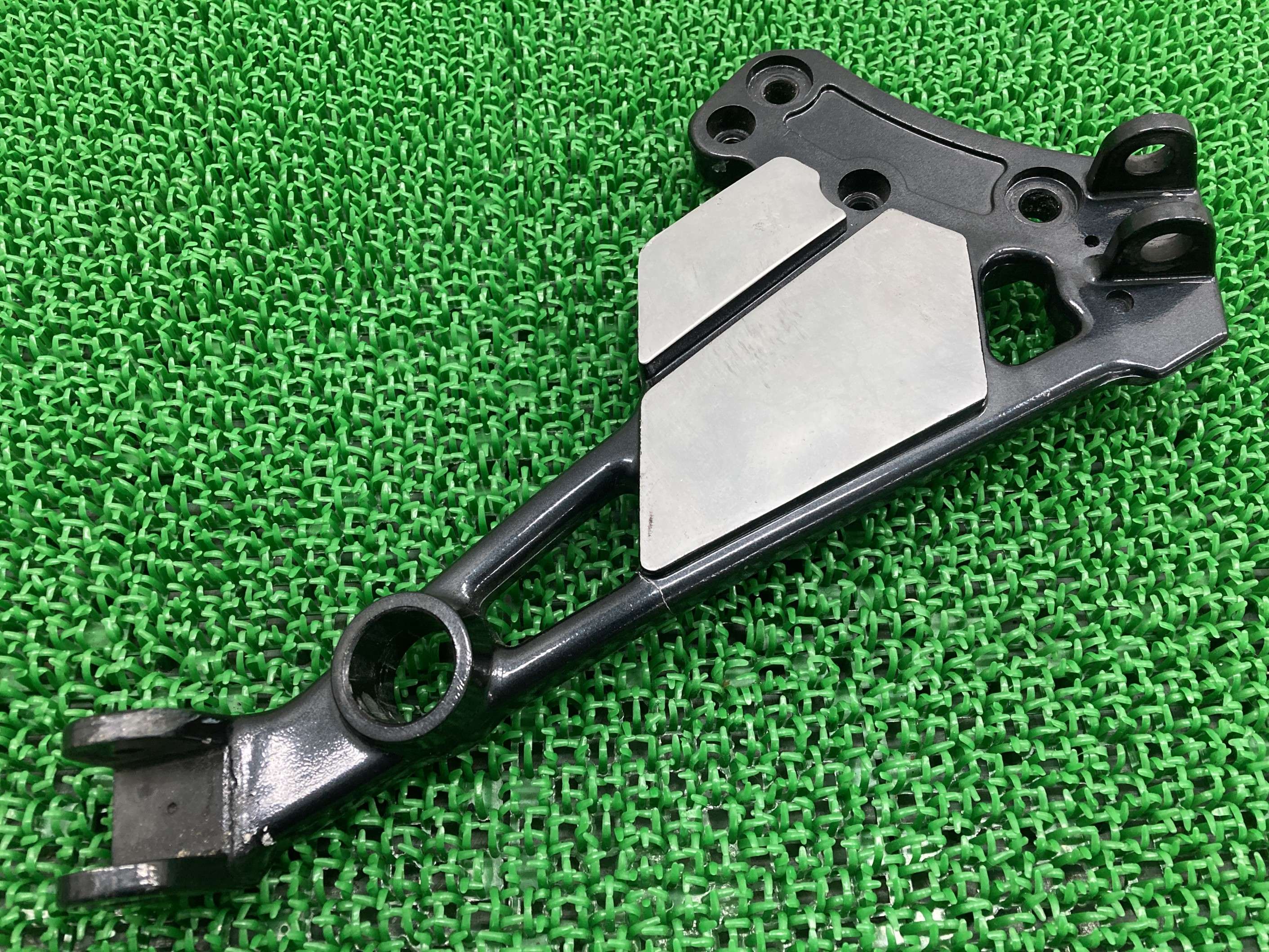 ゼファー750 ステッププレート 右 103 カワサキ 純正 バイク 部品 ZR750C ステップホルダー 曲がり無し 品薄 希少品 車検 Genuine 【中古】 tD
