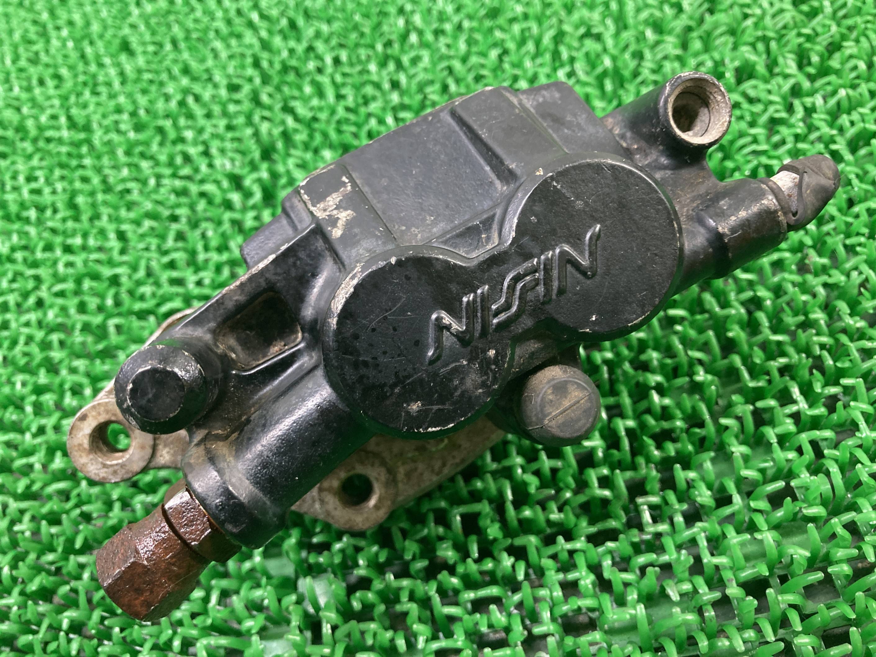 RVF400 リアブレーキキャリパー ホンダ 純正 バイク 部品 NC35 キャリサポ キャリパーサポート付き NISSIN 修復素材に コケキズ無し 車検 Genuine 【中古】 kD