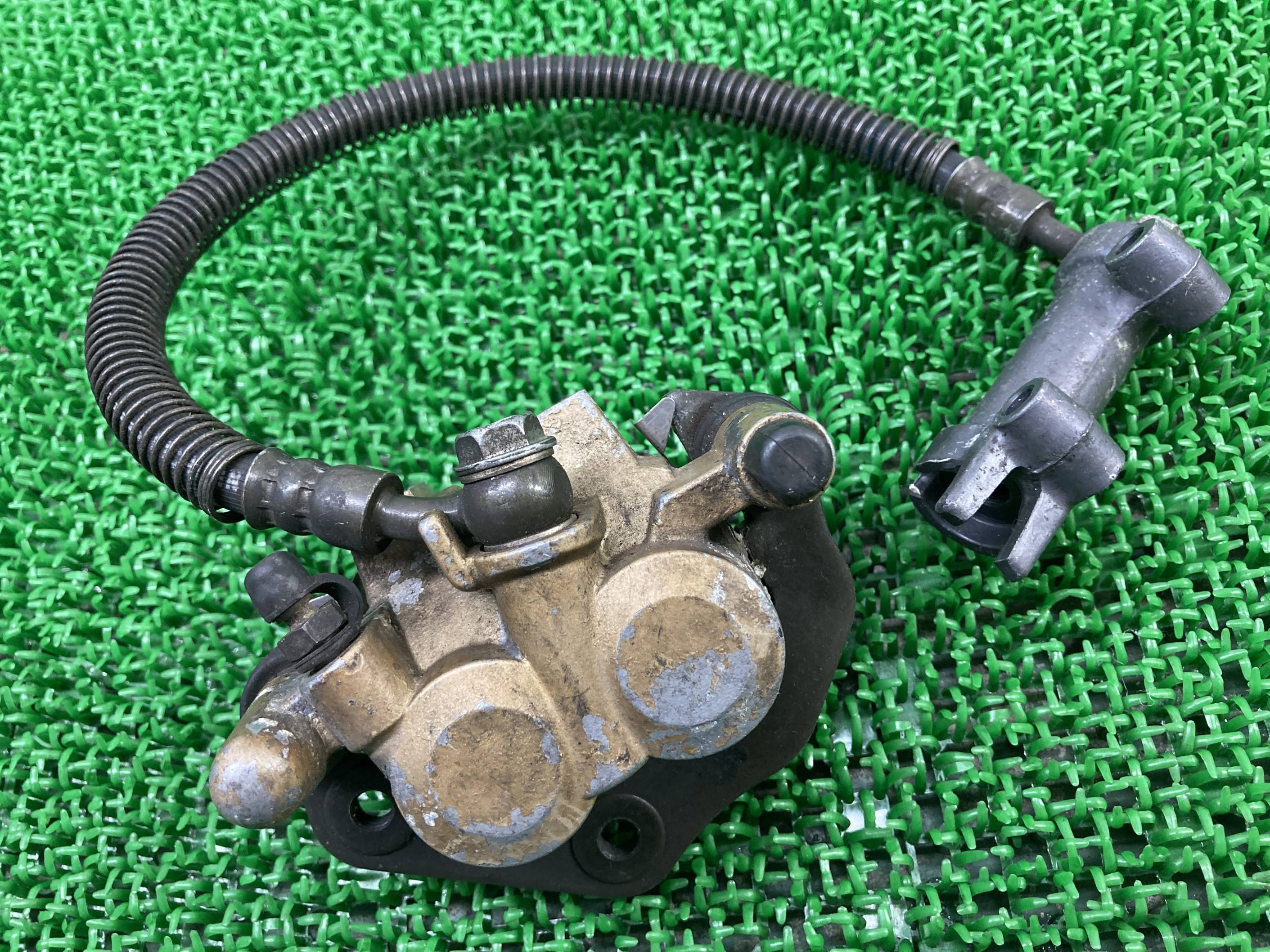 KR-1 フロントブレーキキャリパー 左 1329 カワサキ 純正 バイク 部品 KR250B KR1 当時物 ブレーキホース ジョイント付き 車検 Genuine 【中古】 Ts