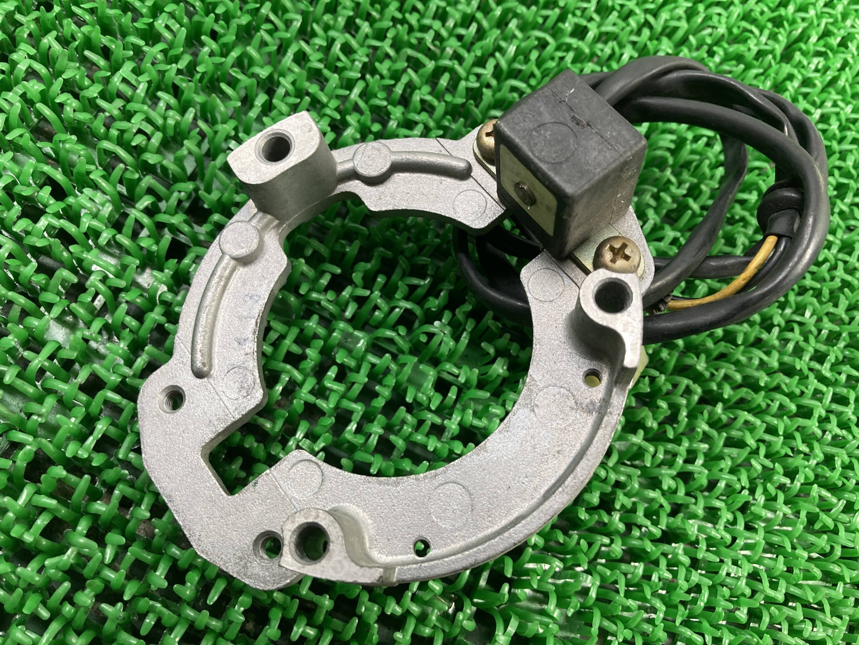 ゼファー400 ピックアップコイル カワサキ 純正 バイク 部品 ZR400C パルシングコイル パルスセンサー ステーターコイル 機能的問題なし おすすめ品 車検 Genuine 【中古】 Dl|ティーエスパーツ 店