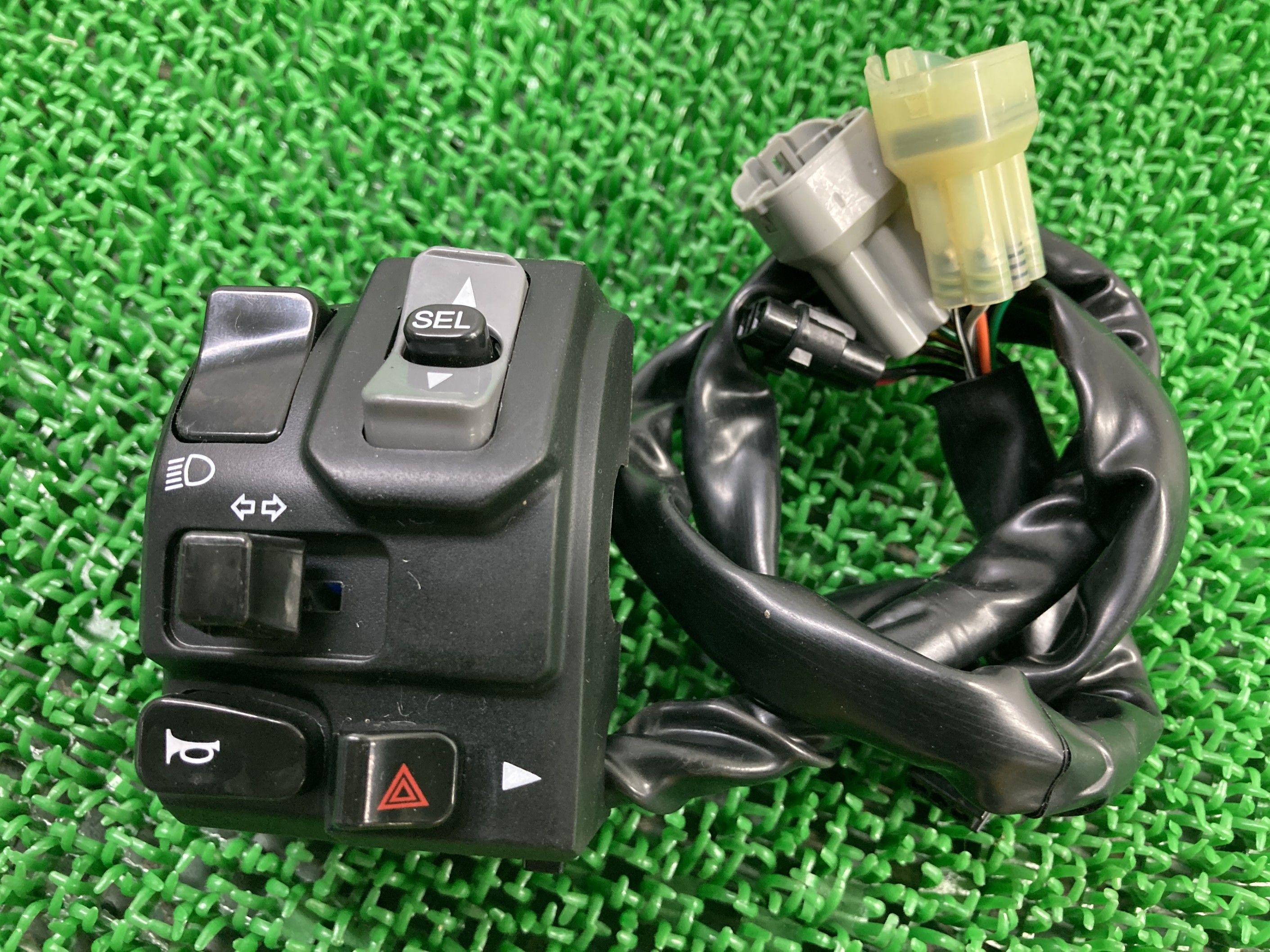Z900RS ハンドルスイッチ 左 カワサキ 純正 バイク 部品 ZR900C スイッチボックス おすすめ品 割れ欠け無し 品薄 車検 Genuine 【中古】 Lb
