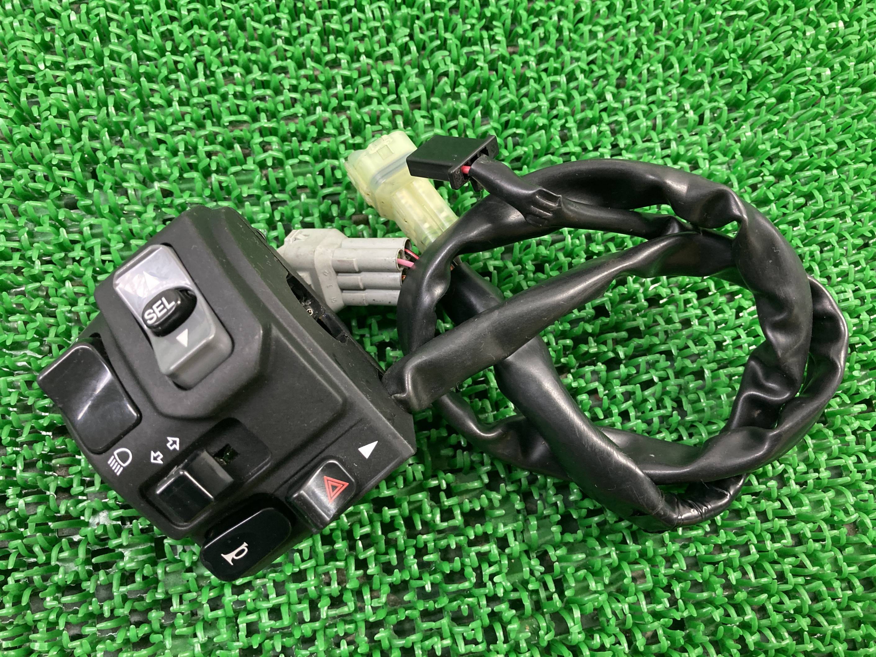 Z900RS ハンドルスイッチ 左 カワサキ 純正 バイク 部品 ZR900C スイッチボックス 修復素材に コケキズ無し 品薄 希少品 車検 Genuine 【中古】 Do 8,968円
