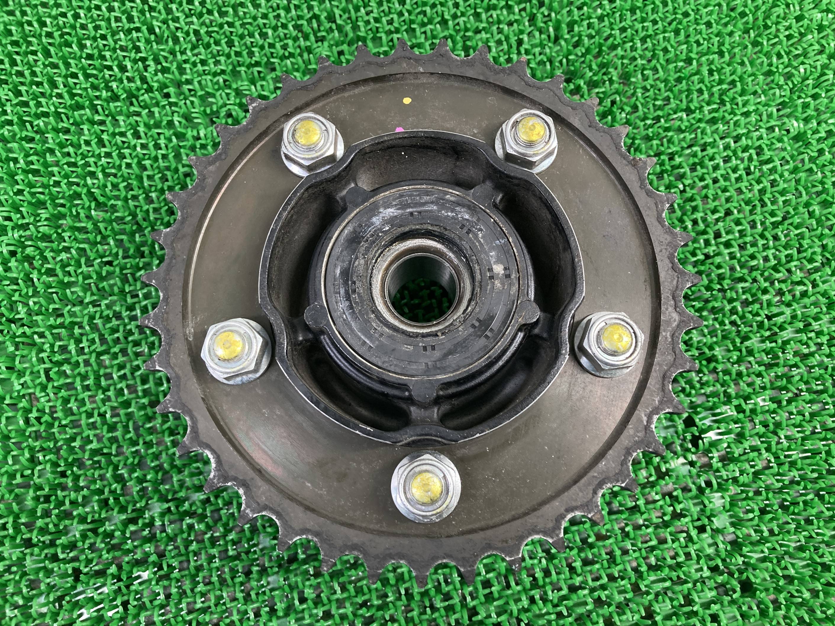 CB1300SF SB リアホイールハブ ホンダ 純正 バイク 部品 SC54 前期 スーパーフォア ボルドール おすすめ品 曲がり無し 車検 Genuine 【中古】 Wm