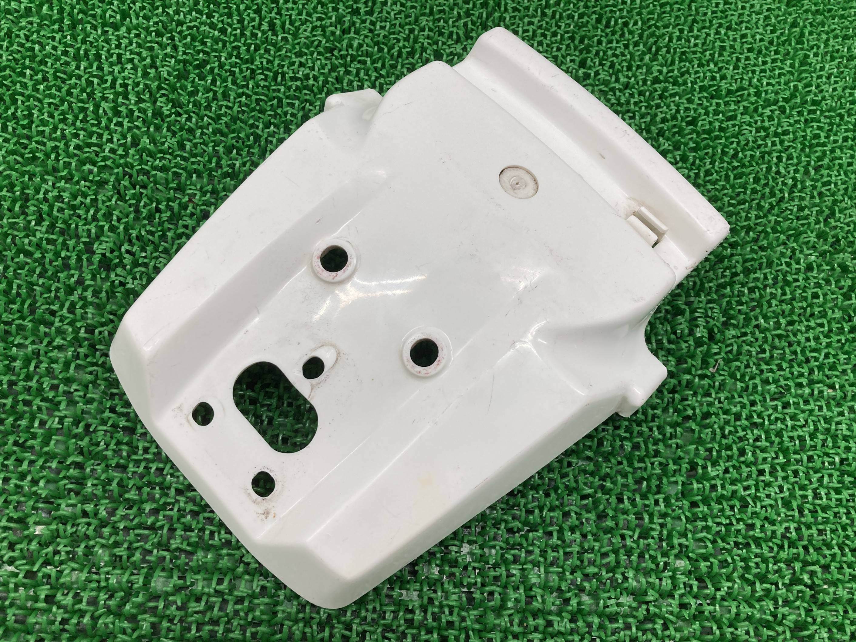 XT600 リアフェンダーカバー 白 ヤマハ 純正 バイク 部品 43F 当時物 割れ欠け無し 品薄 希少品 車検 Genuine 【中古】 qC｜ティーエスパーツ　店