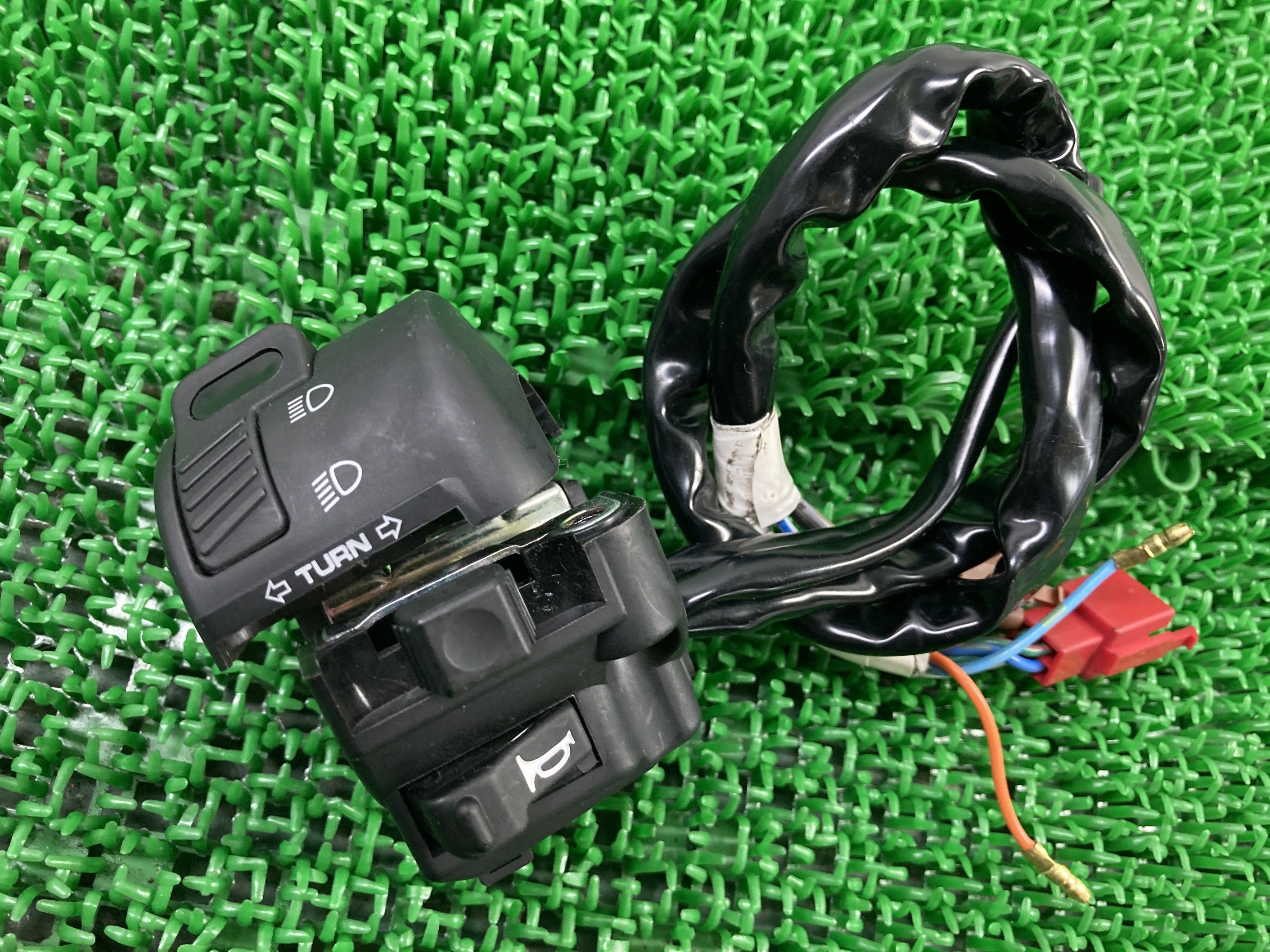FTR223 ハンドルスイッチ 左 HM-28QB-T ホンダ 純正 バイク 部品 MC34 スイッチボックス おすすめ品 割れ欠け無し 品薄 車検 Genuine 【中古】 Bi