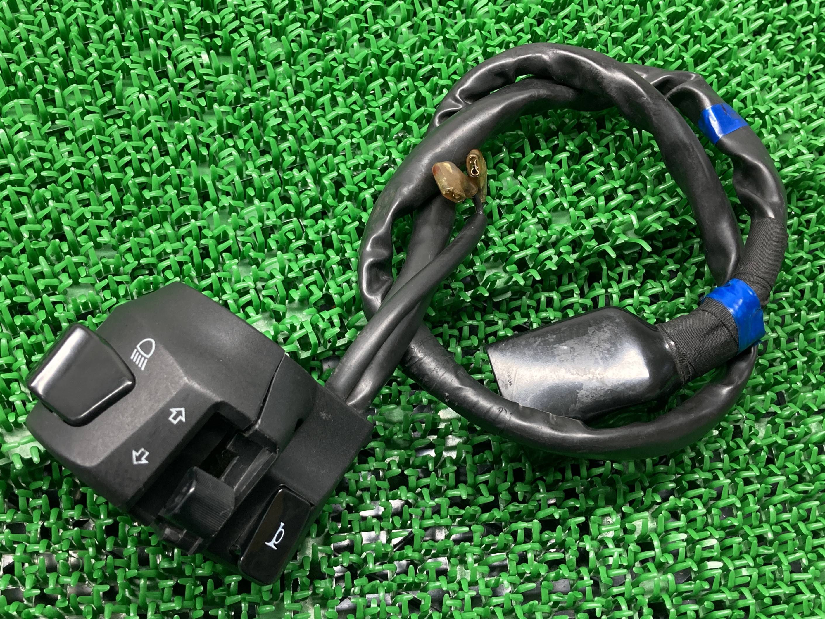 ジクサーSF250 ハンドルスイッチ 左 スズキ 純正 バイク 部品 ED22B GIXXER スイッチボックス おすすめ品 割れ欠け無し 品薄 車検 Genuine 【中古】 vW