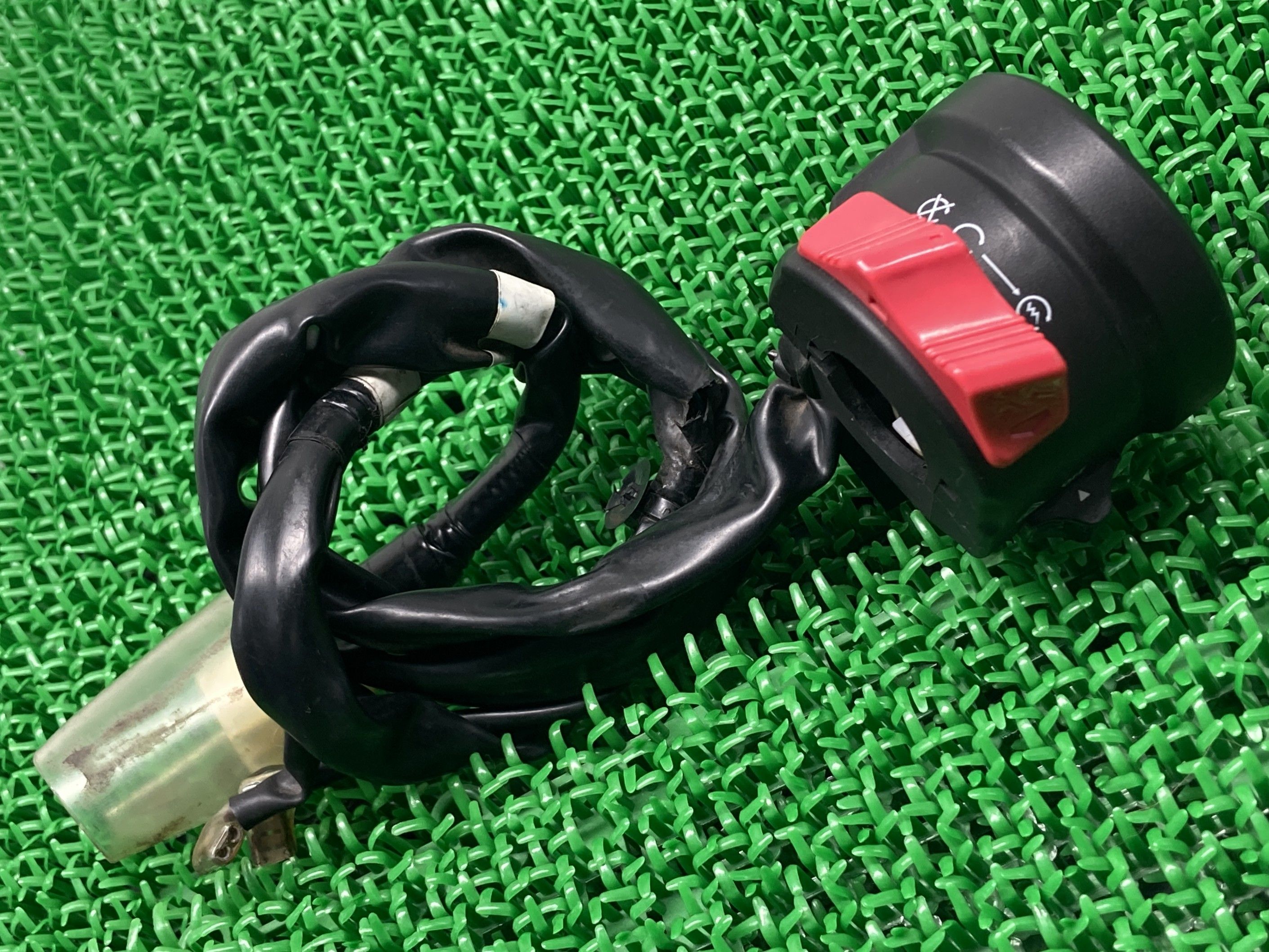 YZF-R3 MT-03 ハンドルスイッチ 右 ヤマハ 純正 バイク 部品 RH13J スイッチボックス 割れ欠け無し 品薄 希少品 即日発送 車検 Genuine 【中古】 Cf