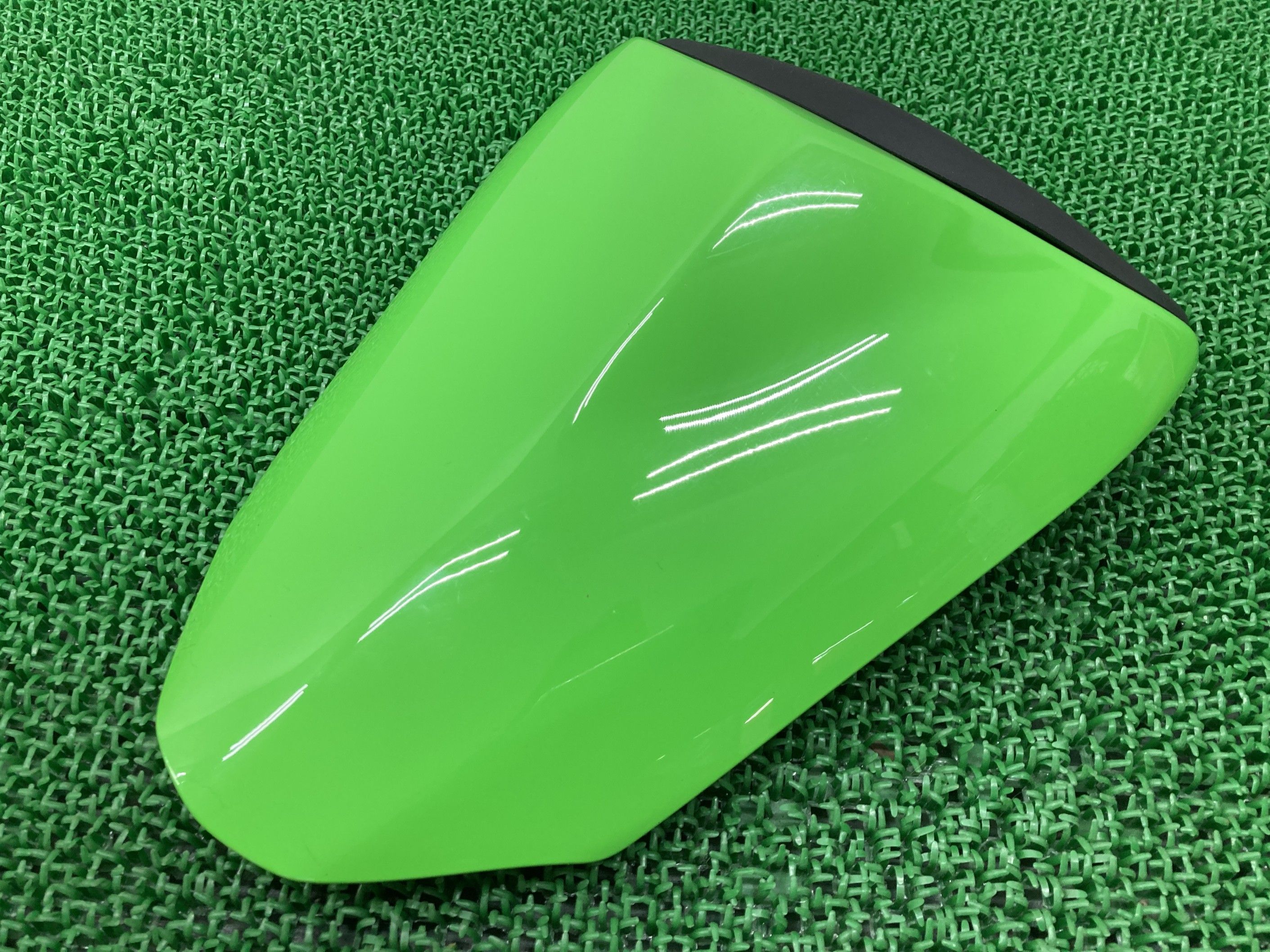 ZX-6R シングルシートカウル 緑 53065-0022 カワサキ 純正 バイク 部品 ZX636E ZX636F オプション NINJA ニンジャ 車検 Genuine 【中古】 Kt｜ティーエスパーツ　店