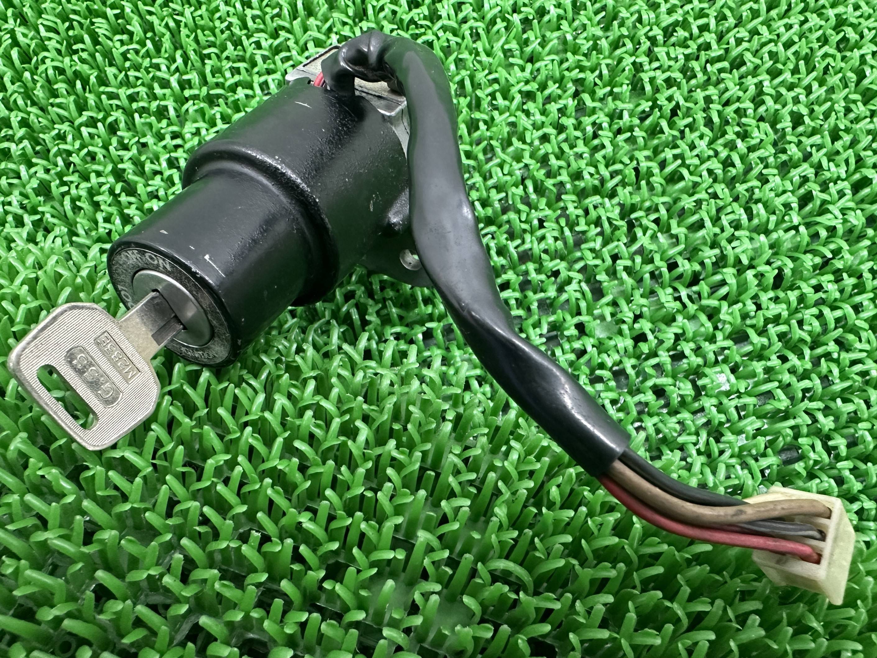 KL250R メインキーシリンダー カワサキ 純正 バイク 部品 KL250D キー付 イグニッションスイッチ 機能的問題なし 品薄 希少品 車検 Genuine 【中古】 Su