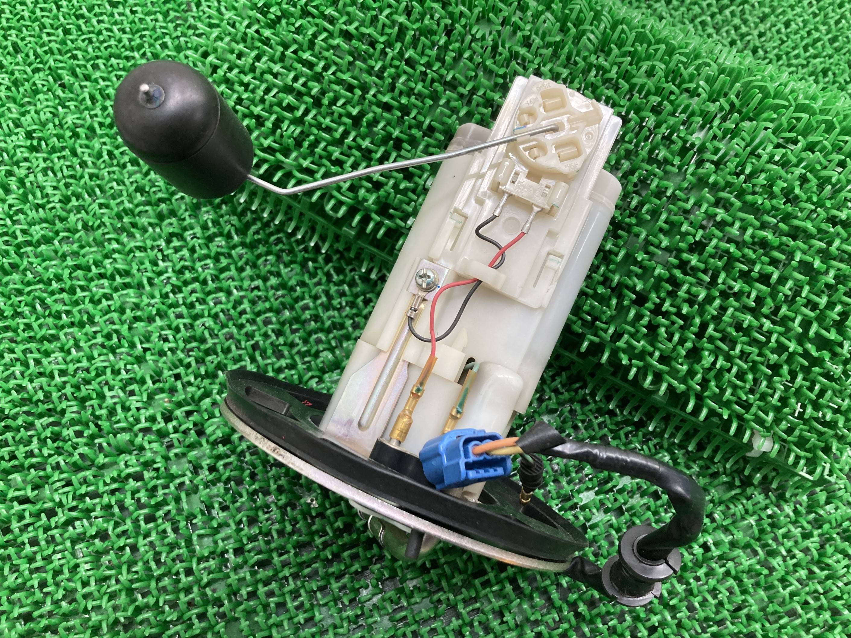 CBR250RR フューエルポンプ K64/UC-T35HU62 ホンダ 純正 バイク 部品 MC51 K64 UC-T35HU62 フューエルセンサー 燃料ポンプ コンディション良好 車検 Genuine 【中古】 Sp｜ティーエスパーツ　店