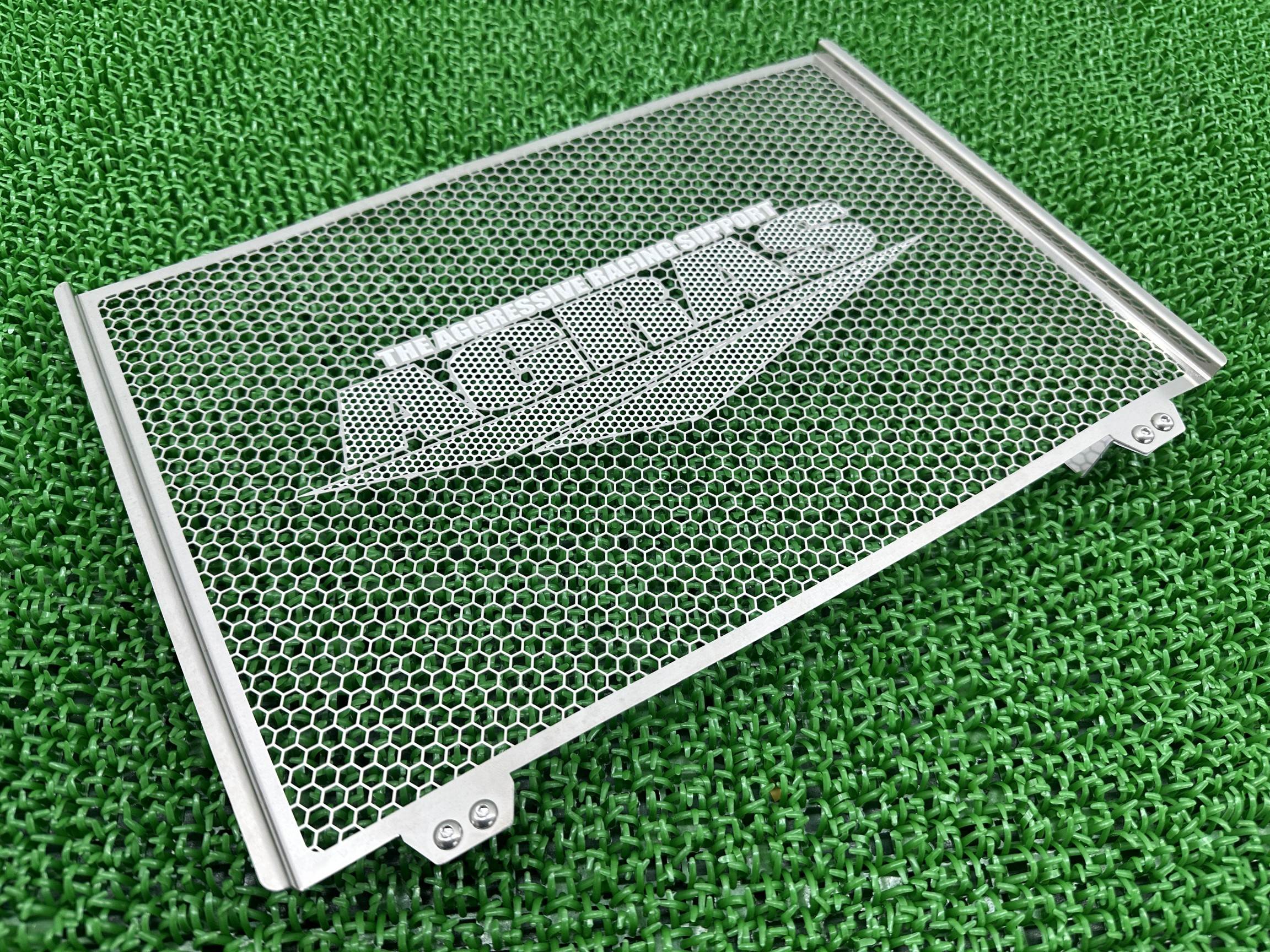 アグラス製MT-09 ラジエーターコアガード 社外 中古 バイク 部品 RN34J AGRAS ラジエターカバー 未使用品 ステンレス エッチング仕上げ lR