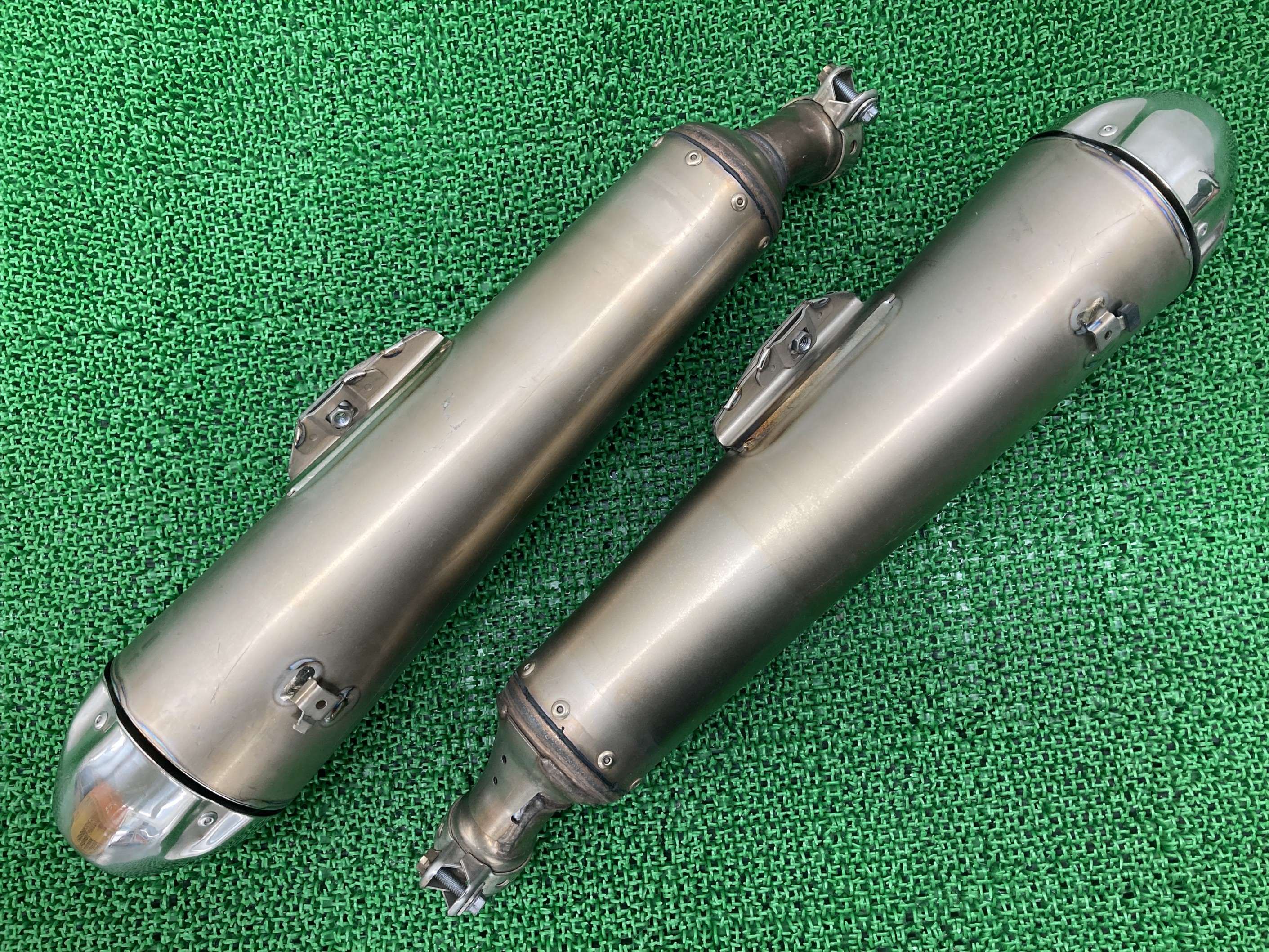 MT-01 サイレンサーマフラー 左右 5YU ヤマハ 純正 バイク 部品 RP121 MT01 e13 コケキズ無し 機能的問題なし 車検 Genuine 【中古】 oC