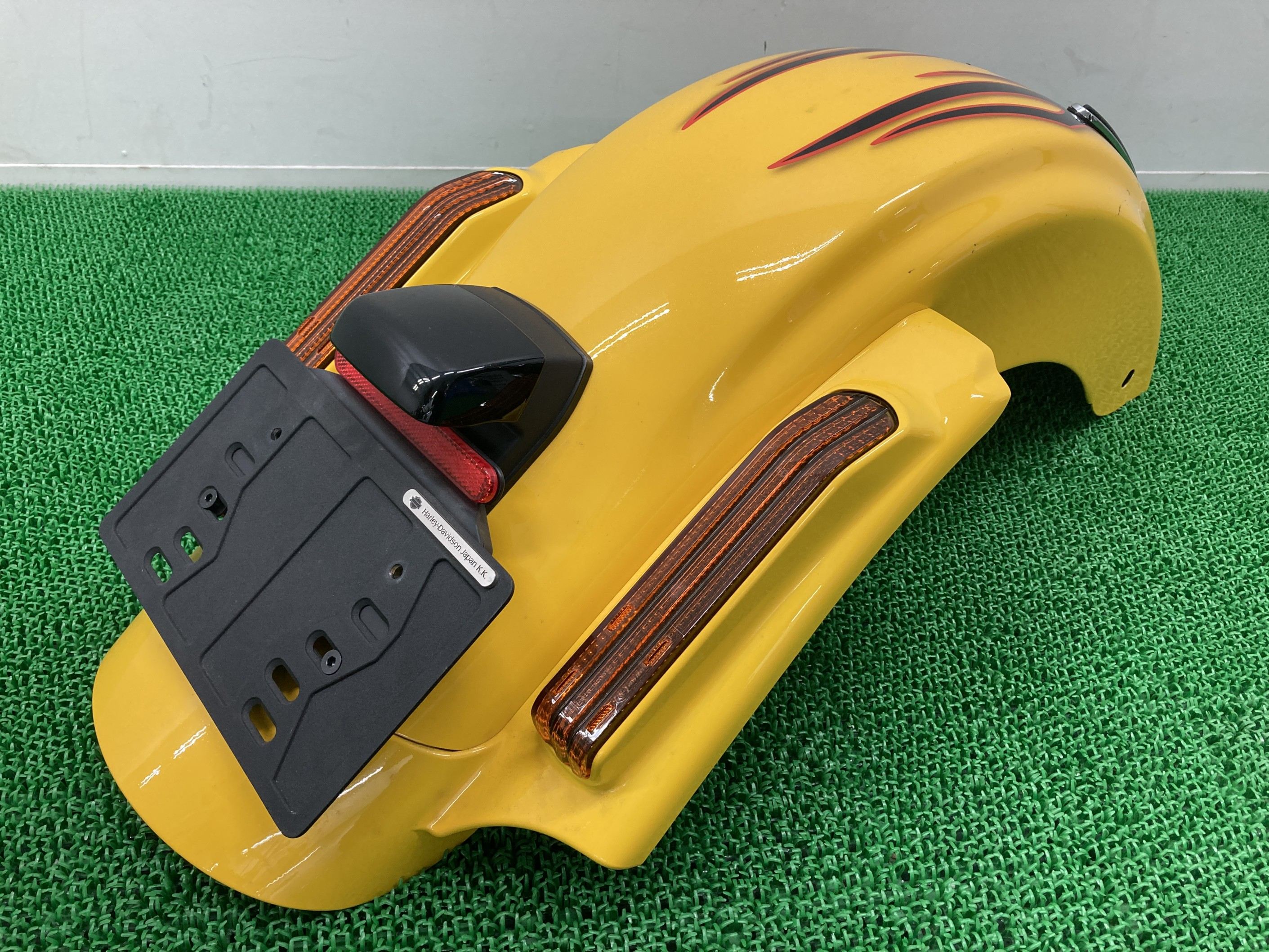 FLHXSE1800CVO リアフェンダー ハーレー 純正 バイク 部品 スコーチングイエロー スターファイアブラックフレイム ストリートグライド コケキズ無し 車検 Genuine 【中古】 Ej|ティーエスパーツ 店