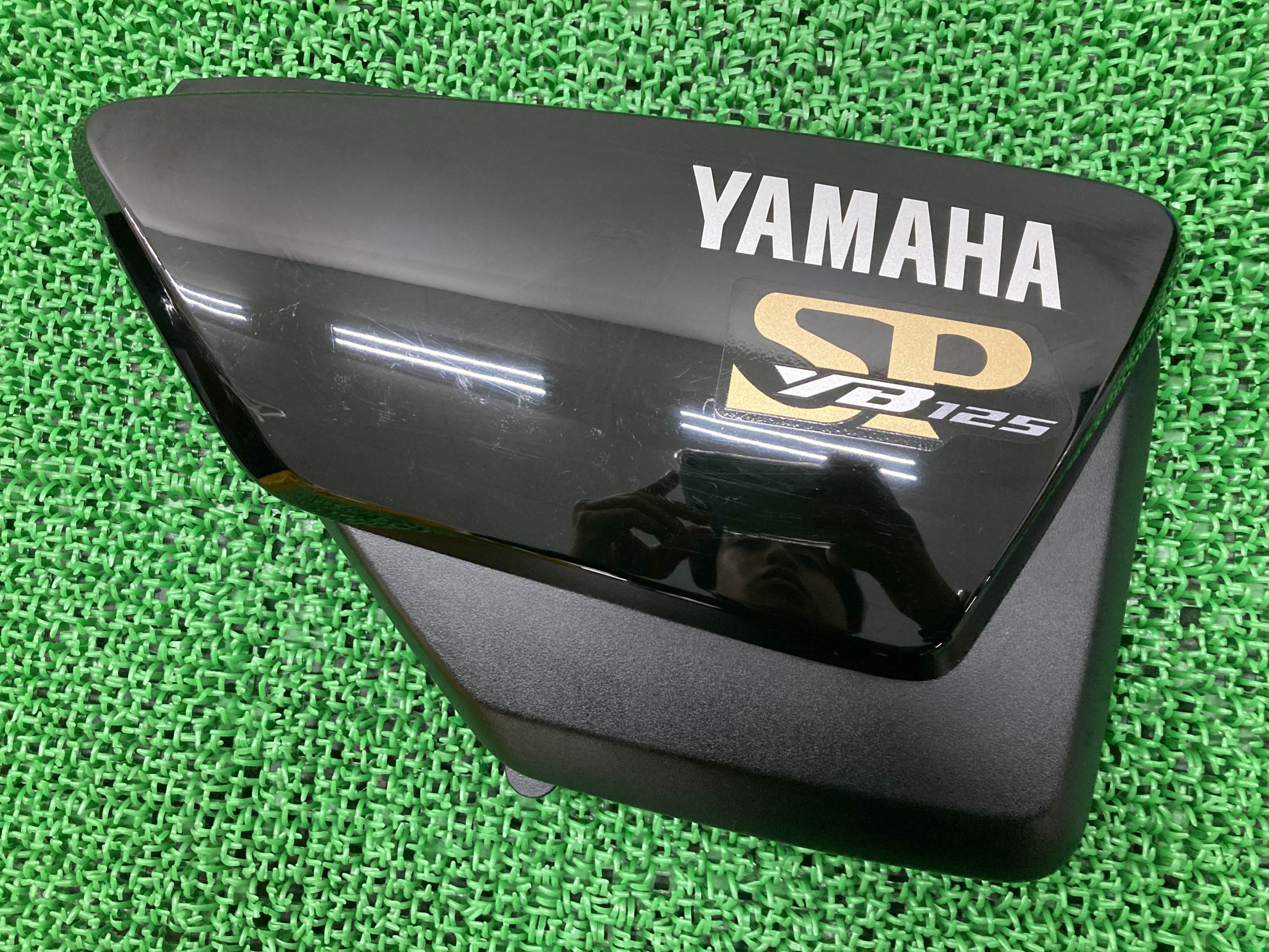 YB125SP サイドカバー 右 黒M ヤマハ 純正 バイク 部品 コケキズ無し 割れ欠け無し 綺麗 良品 安心ノーマル 車検 Genuine 【中古】 We