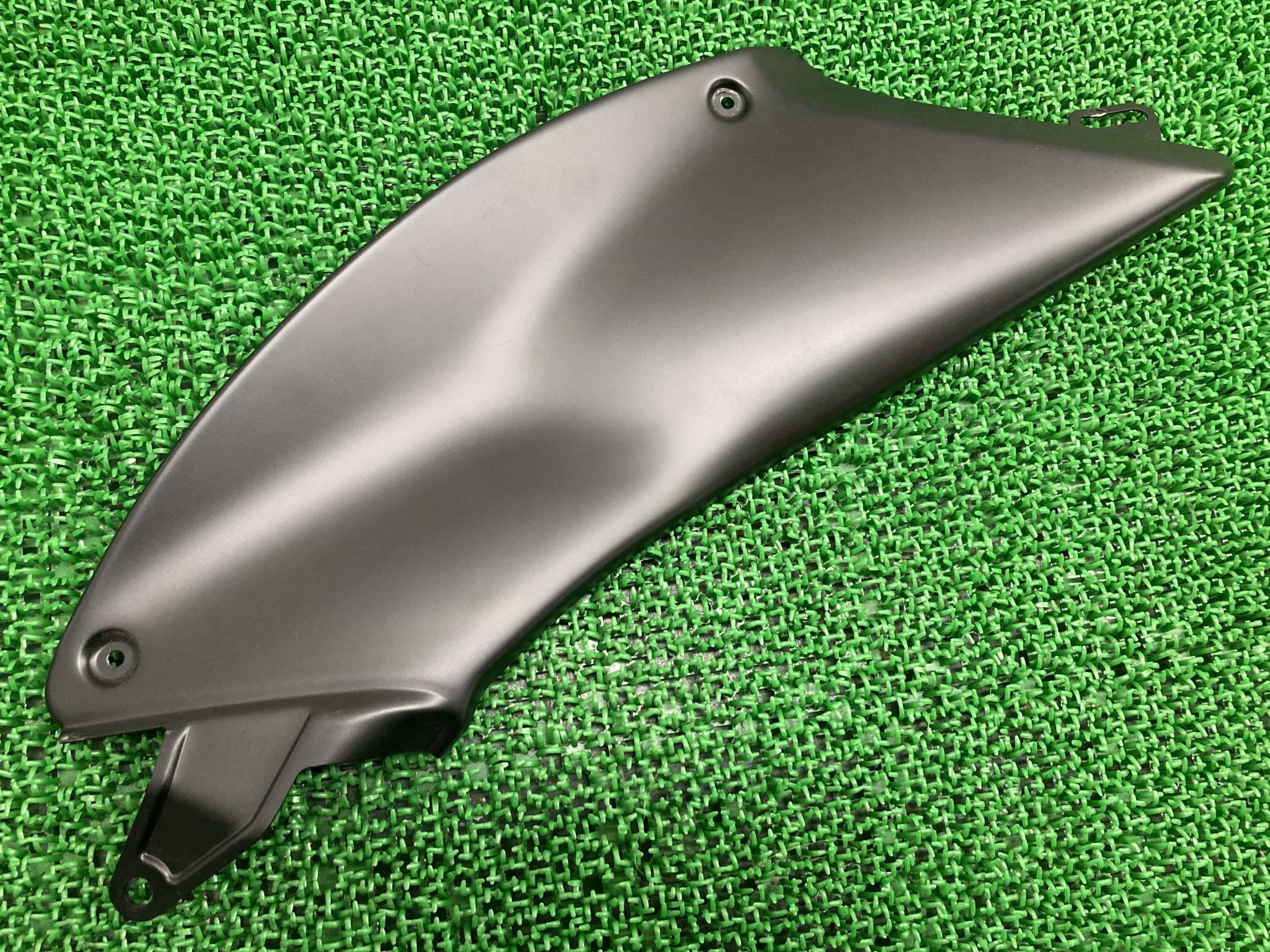 ディアベル タンクサイドカバー 左 マットB 48023182AK ドゥカティ 純正 バイク 部品 Diave 綺麗 良品 凹み無し 車検 Genuine 【中古】 If｜ティーエスパーツ　店