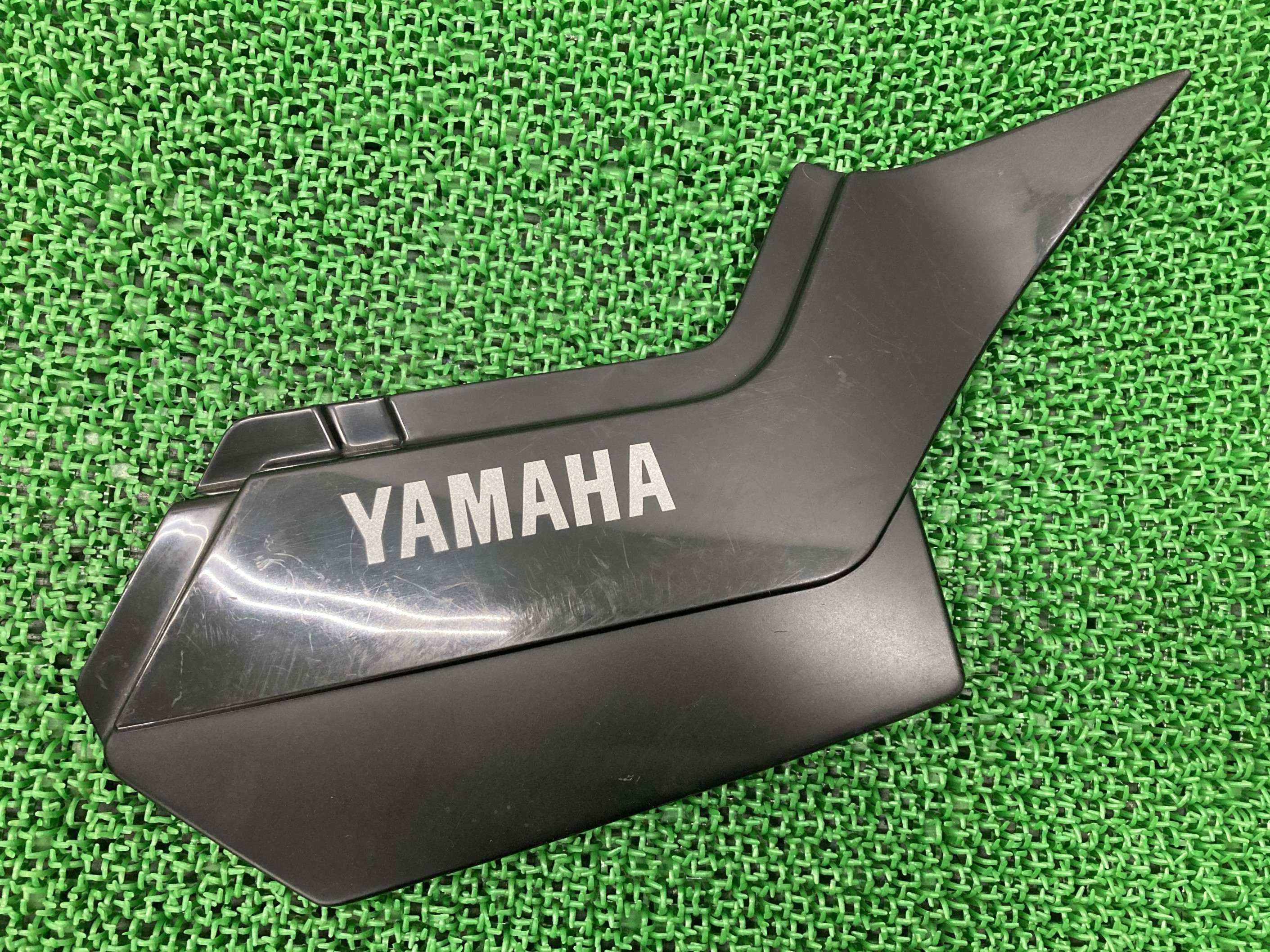 TW200 TW225 サイドカバー 右 黒 ヤマハ 純正 バイク 部品 DG07J DG09J サイドパネル サイドカウル コケキズ無し 割れ欠け無し 車検 Genuine 【中古】 sZ