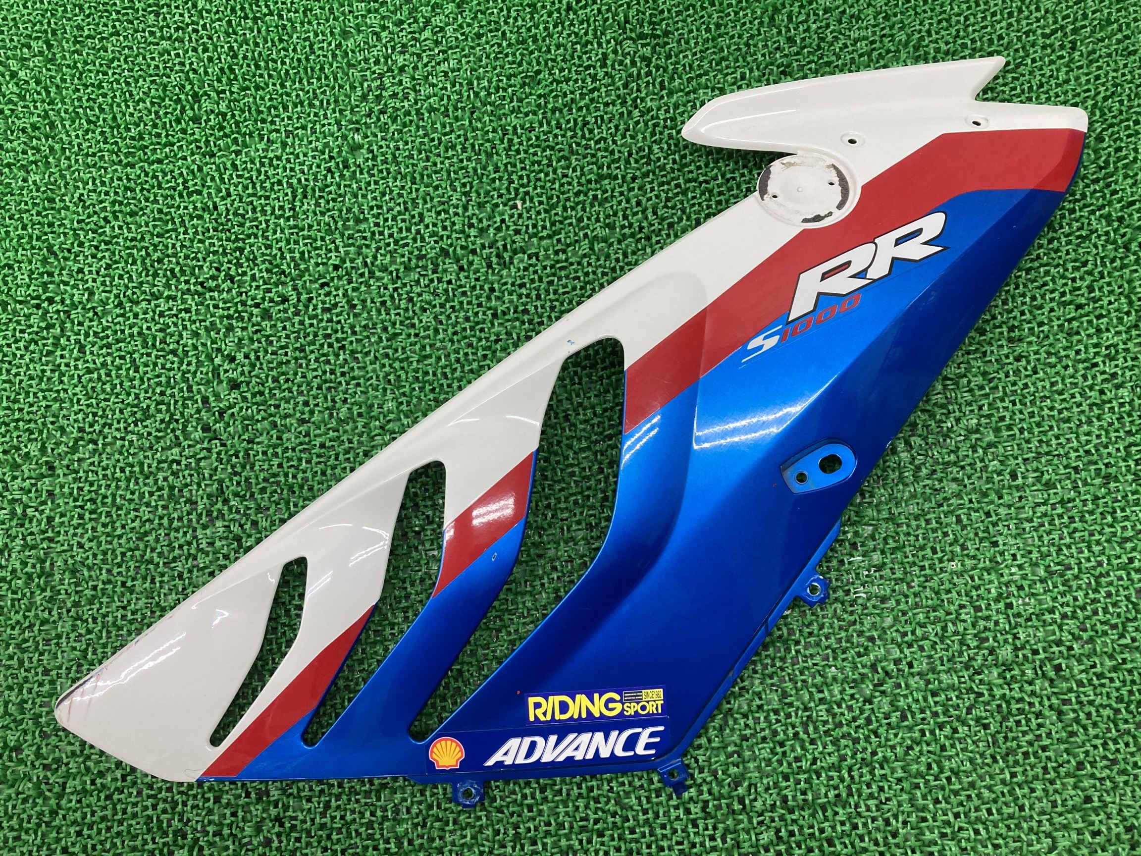 S1000RR サイドカウル 右 パール/青M/赤 4663 7 715 898-6 BMW 純正 バイク 部品 K46 46637715898-6 サイドカバー 修復素材やペイント素材に 品薄 希少品 車検 Genuine 【中古】 Dt|ティーエスパーツ 店