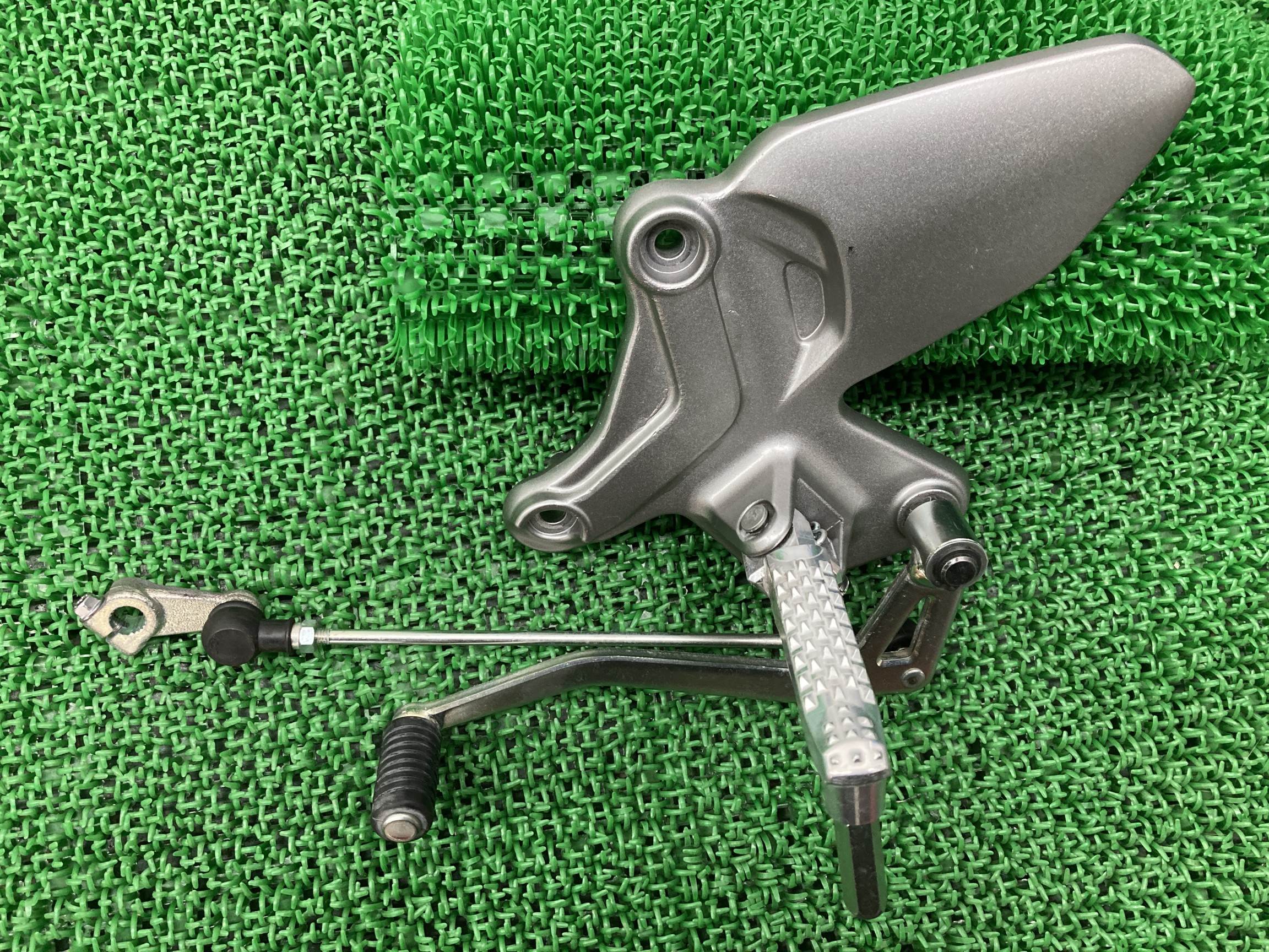 SV650 ステップ 左 298848 スズキ 純正 バイク 部品 VP55B シフトペダル ロッド ペグ 綺麗 車検 Genuine 【中古】 rS|ティーエスパーツ 店
