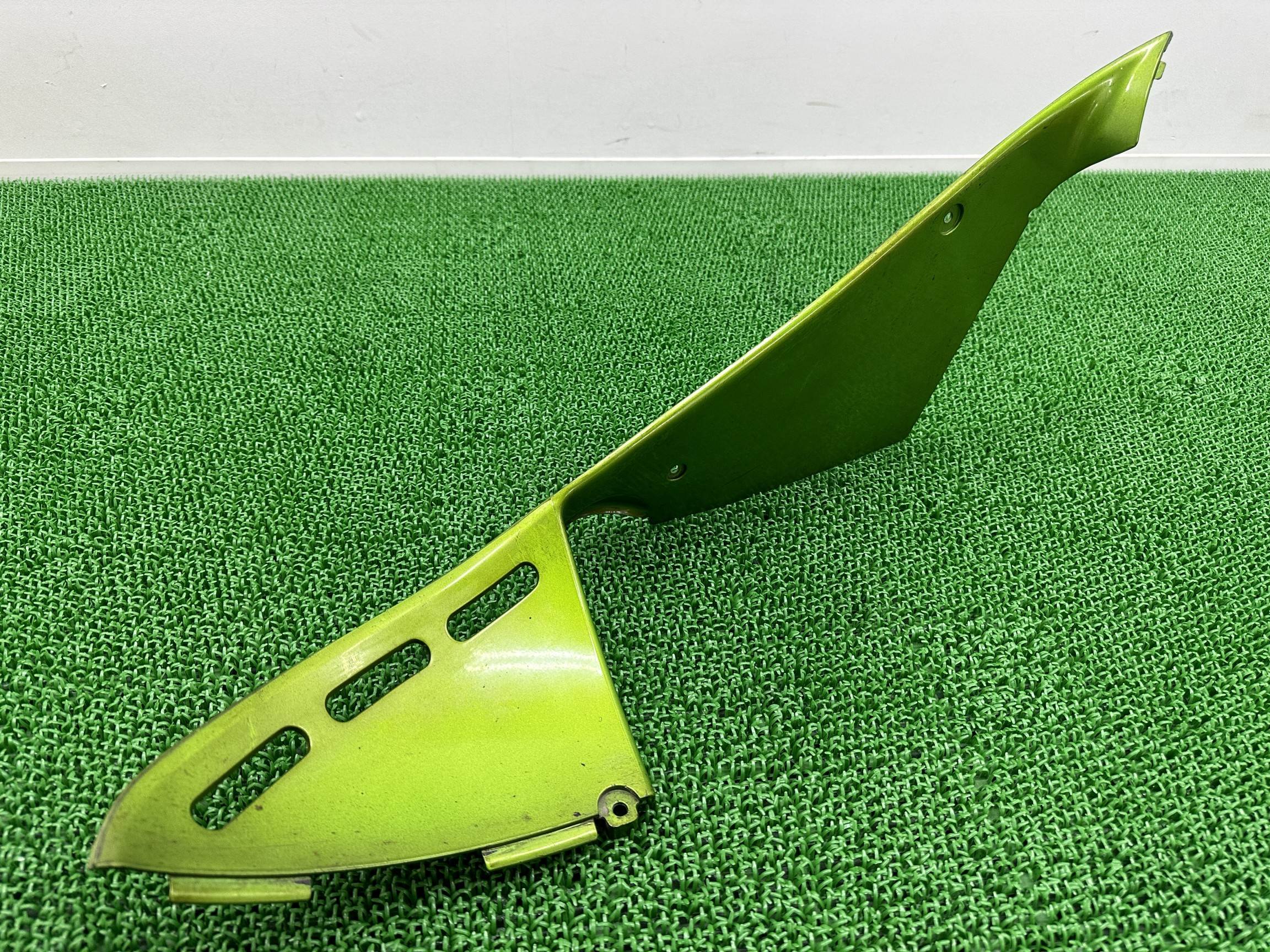 ZX-12R センターカウル 右 緑M 55028-1383 カワサキ 純正 バイク 部品 ZX1200A ZXT20A NinjaZX12R フロント アンダーカウル 車検 Genuine 【中古】 eB｜ティーエスパーツ　店