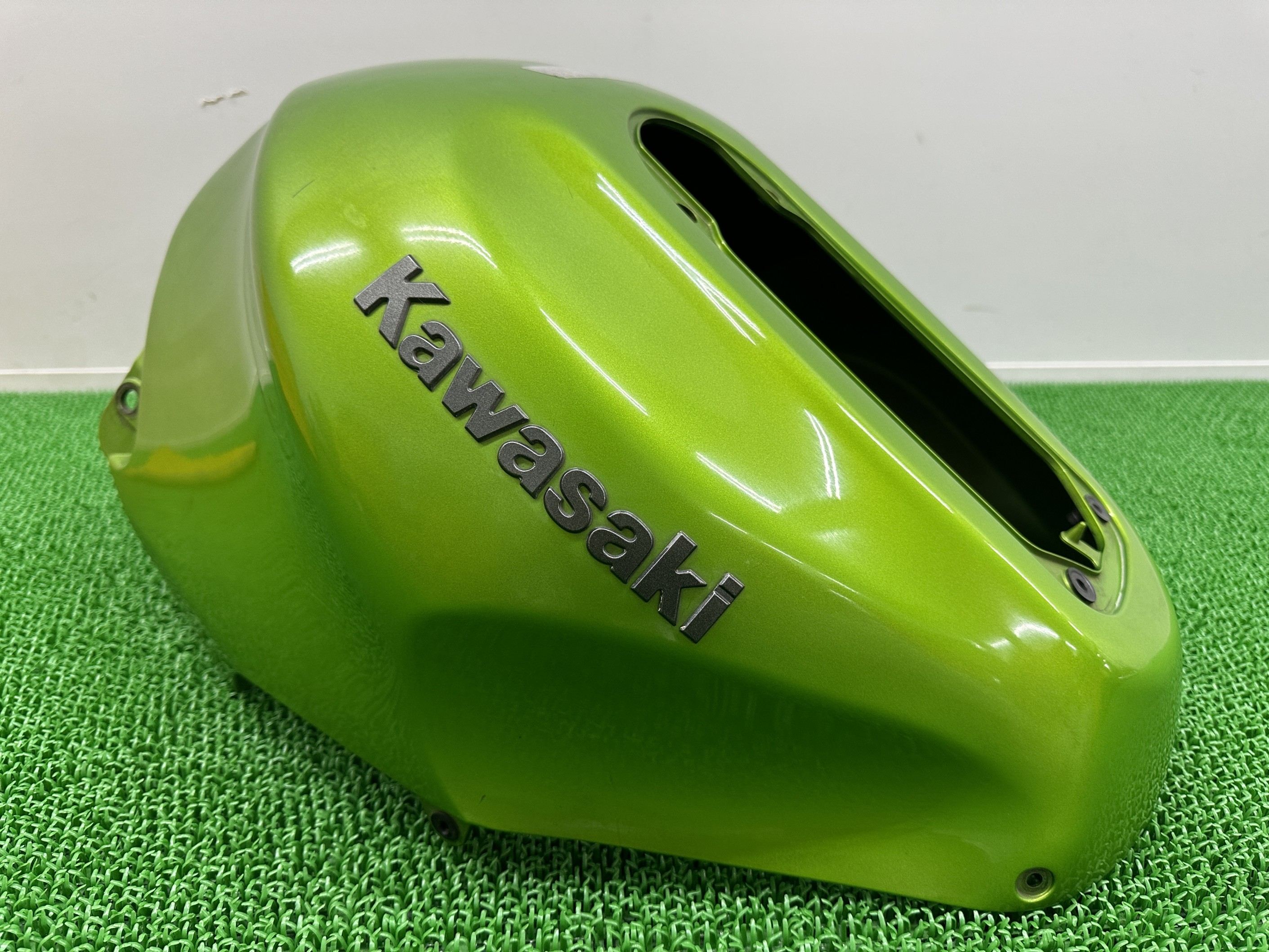 ZX-12R タンクカバー 緑M 51026-1051 カワサキ 純正 バイク 部品 ZX1200A ZXT20A NinjaZX12R タンクプロテクター 修復素材に 車検 Genuine 【中古】 fN|ティーエスパーツ 店