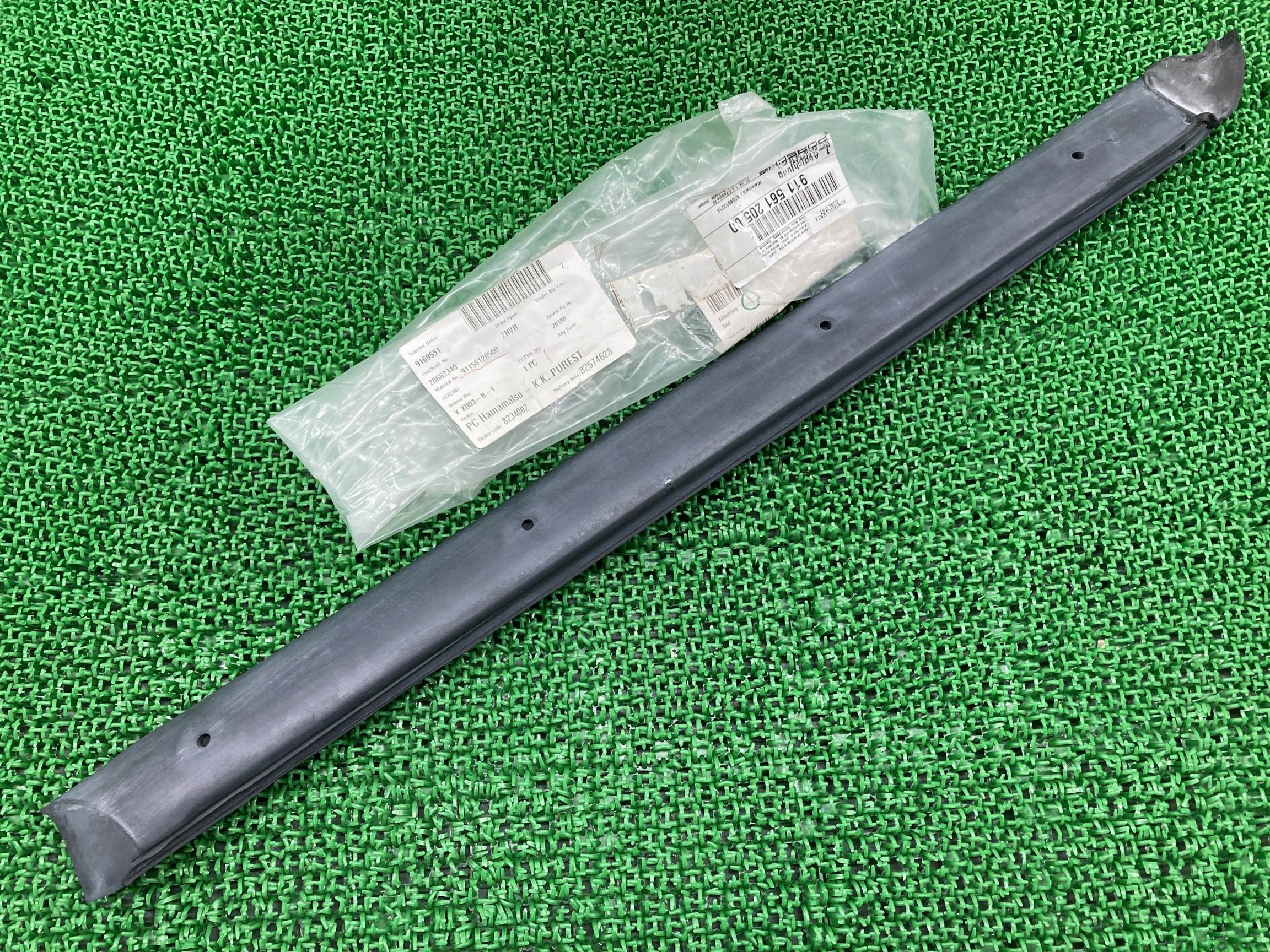 911 ルーフシール 左 91156120500 ポルシェ 純正 中古 バイク 部品 未使用品 カブリオレ ドアウインドウシール 即日発送 車検 Genuine Yv｜ティーエスパーツ　店