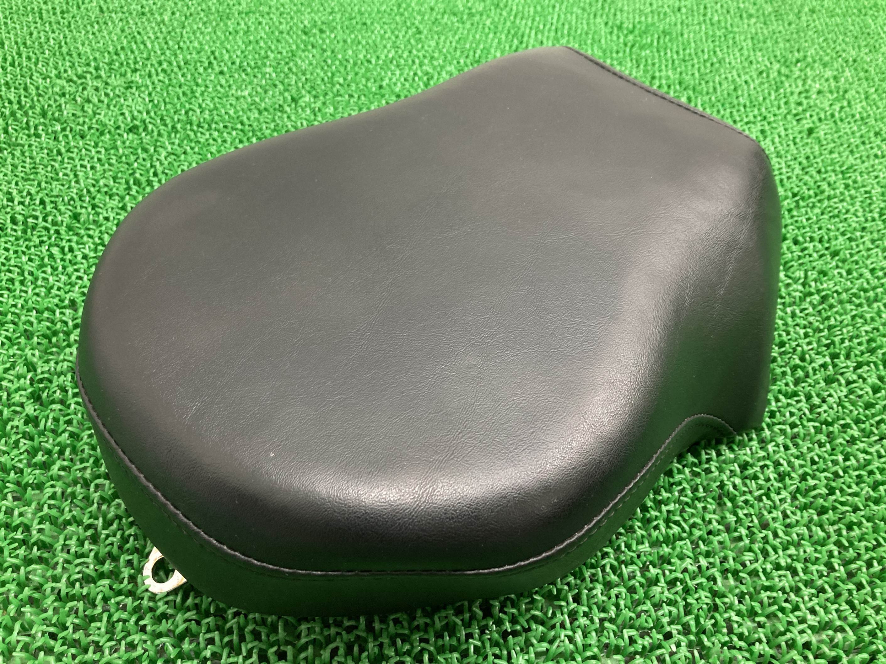 XL883L タンデムシート ハーレー 純正 バイク 部品 スポーツスター ロー 07～15年 オプション ピリオンシート おすすめ品 破れ無し 車検 Genuine 【中古】 Jh｜ティーエスパーツ　店 8,968円
