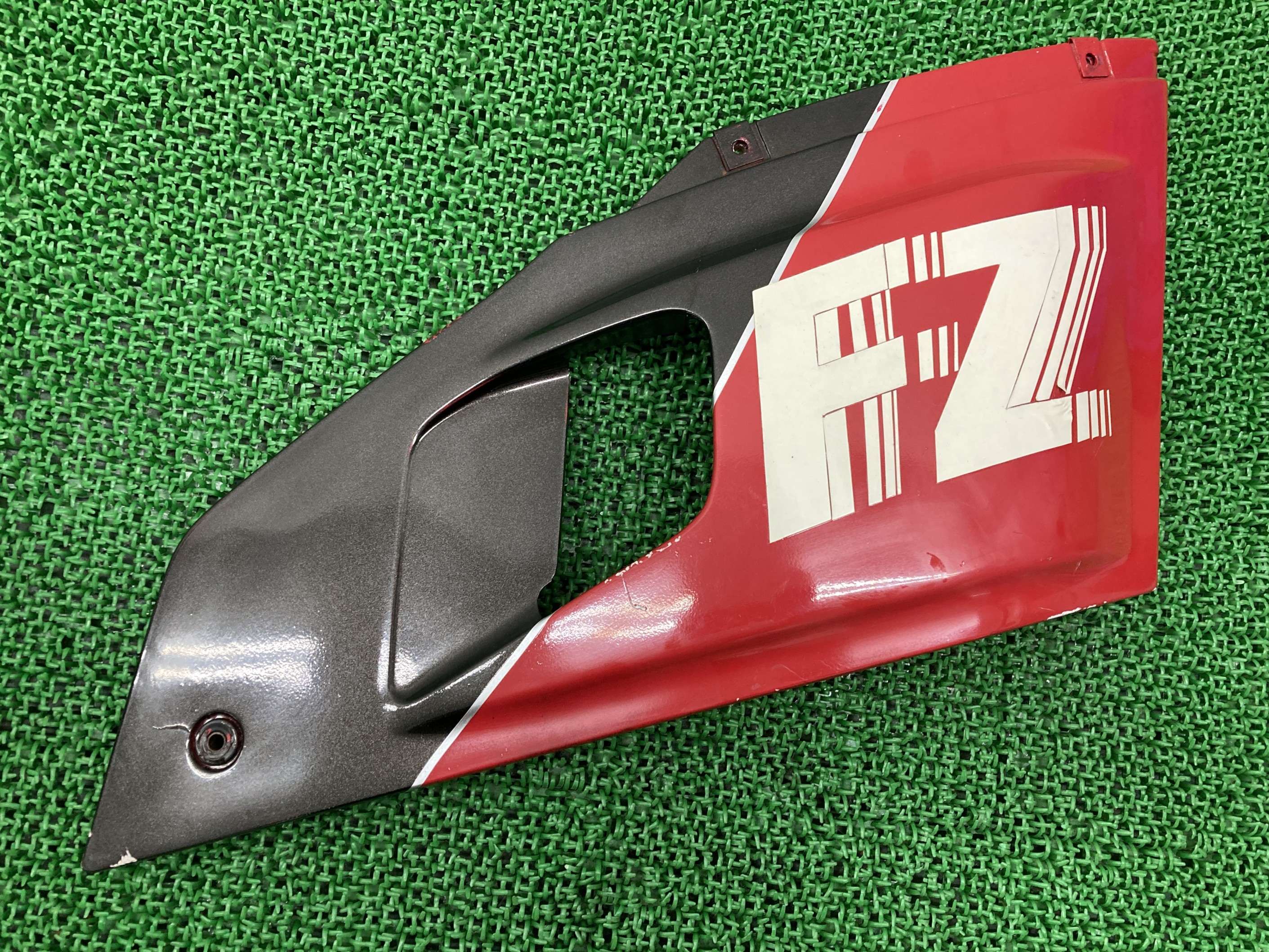 FZ400R サイドカウル 右 赤/黒 46X ヤマハ 純正 バイク 部品 センターカウル 修復素材やペイント素材に 品薄 希少品 車検 Genuine 【中古】 sN|ティーエスパーツ 店