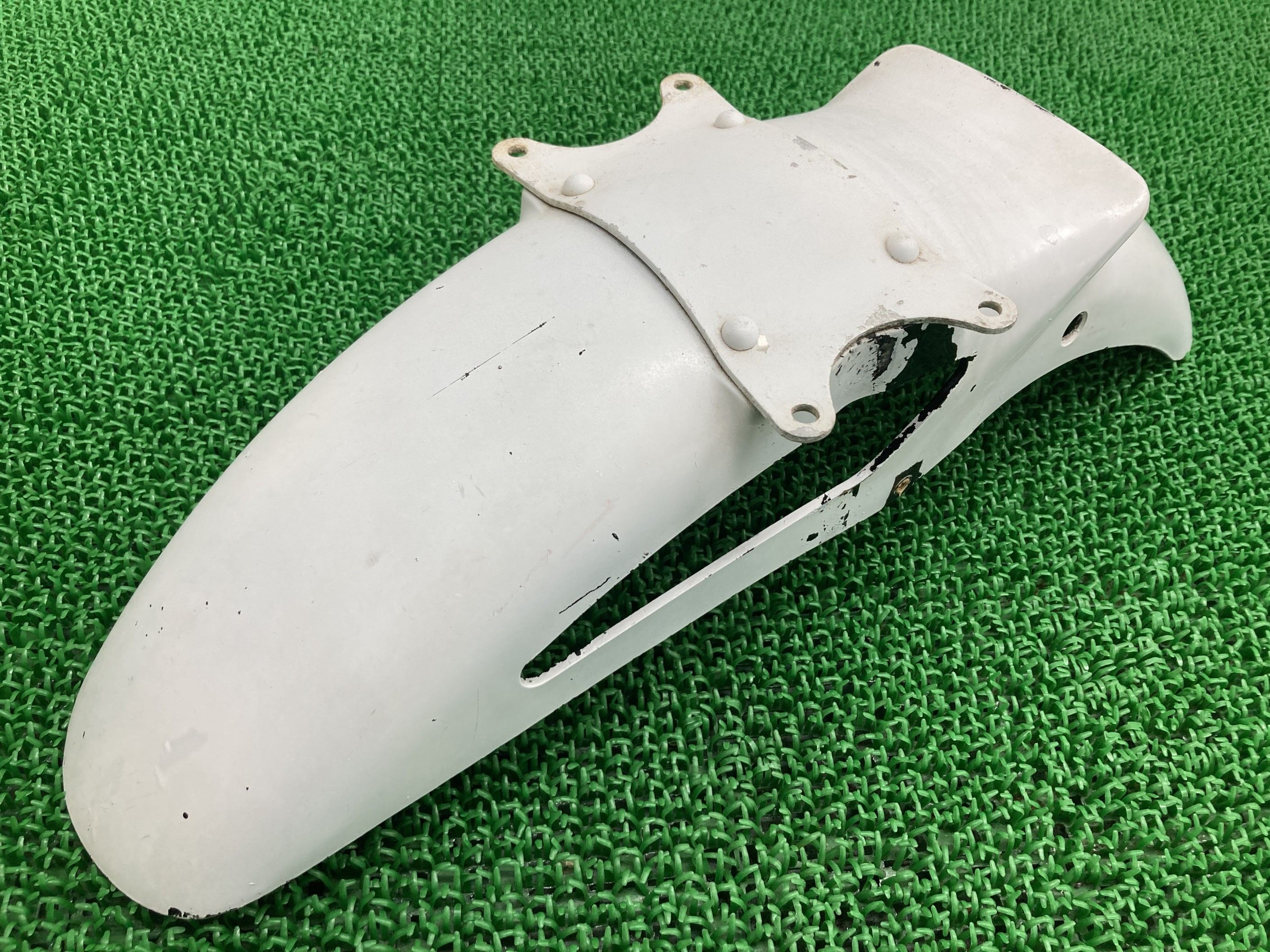VF400F フロントフェンダー ホンダ 純正 バイク 部品 NC13 ステー付き ペイント素材に 割れ欠け無し 当時物 希少 車検 Genuine 【中古】 Xi｜ティーエスパーツ　店 13,528円