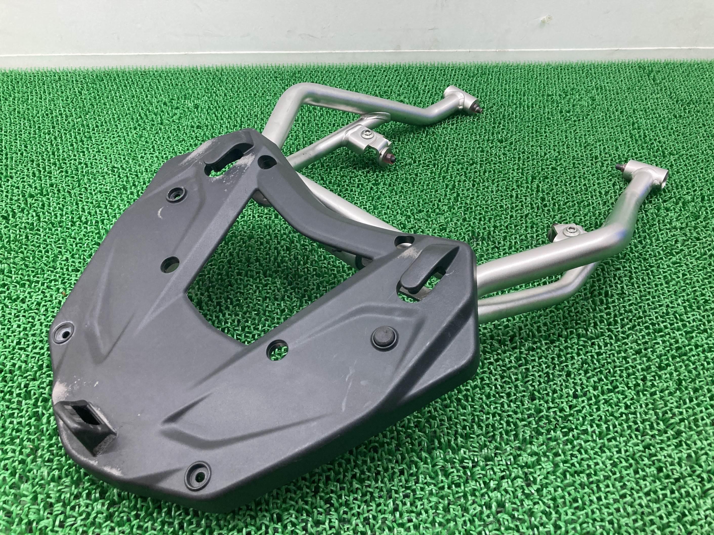 デザートXディスカバリー リアキャリア 829.1.M03.6A ドゥカティ 純正 バイク 部品 Ducati DesertX トップケースベース付き コンディション良好 車検 Genuine 【中古】 bH｜ティーエスパーツ　店