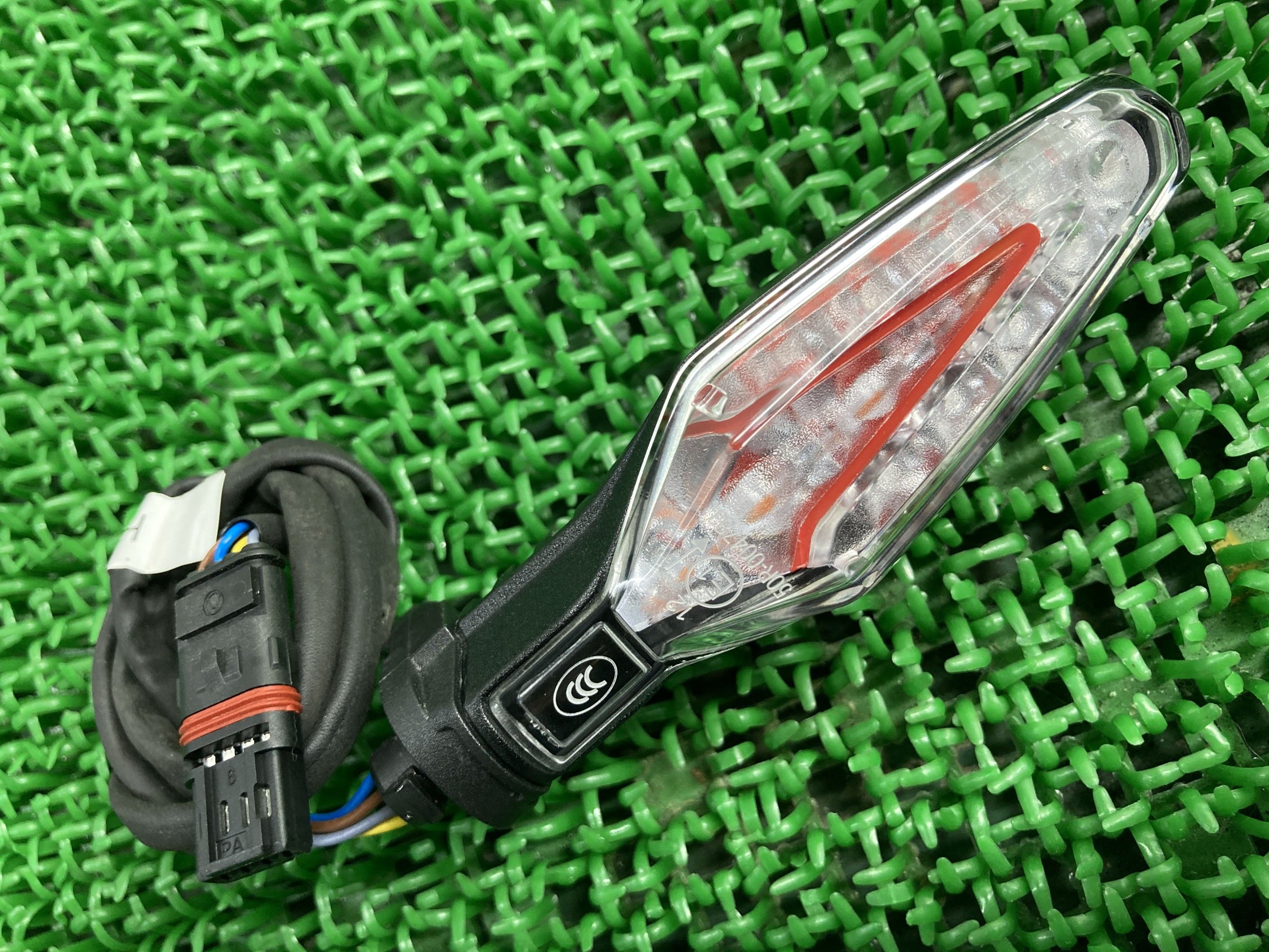 R1300GS リアウインカー 片側 7924981 BMW 純正 バイク 部品 KA1 マルチファンクションLEDウインカー 綺麗 良品 割れ欠け無し 車検 Genuine 【中古】 nZ｜ティーエスパーツ　店